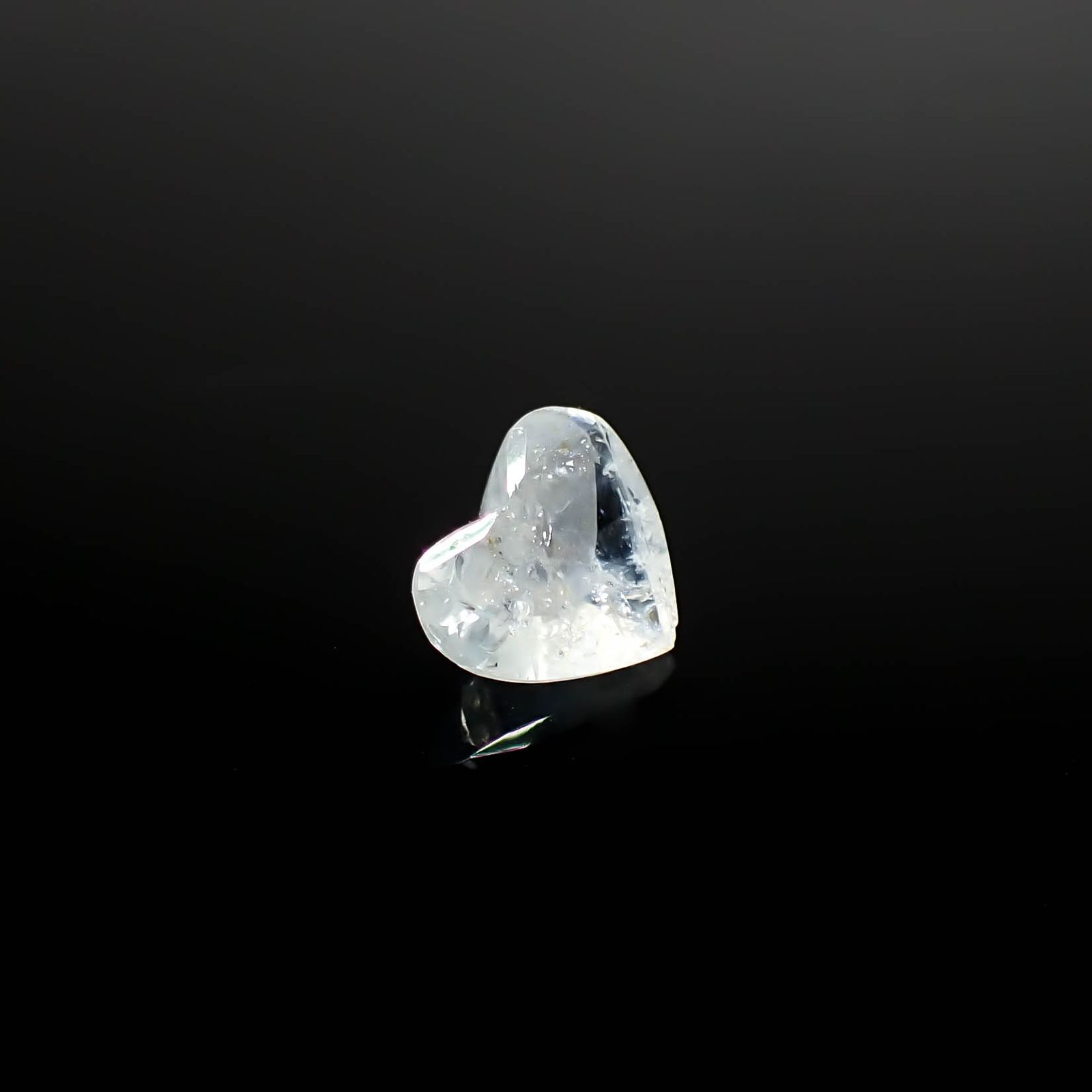 イリデッセンスアクアマリン ブラジル産 0.86ct [250730842]6.4x7.4mm前後