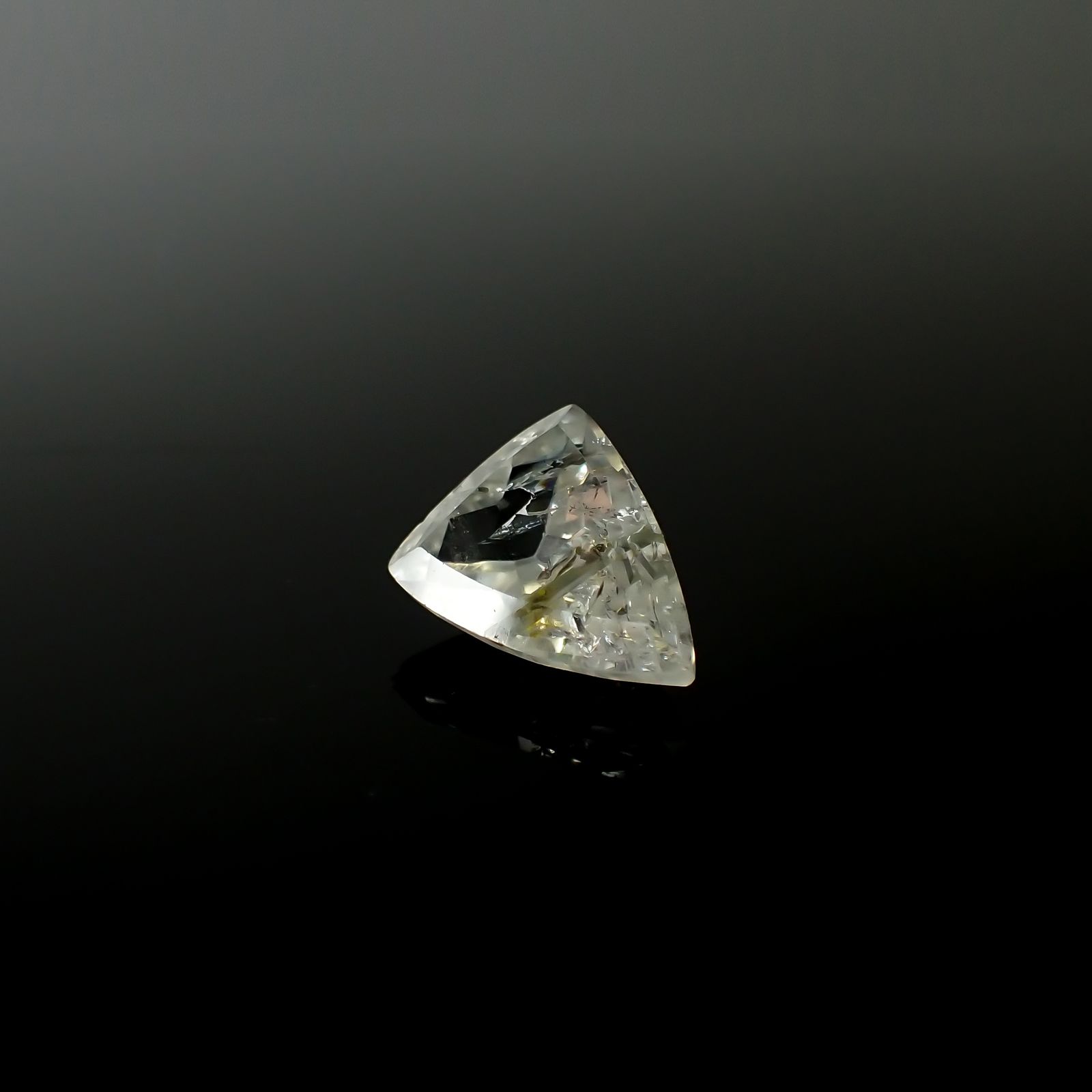 アパタイトイントパーズ(宝石名アパタイト イン トパーズ)ブラジル産 12.29ct 識別済[240225928]17.2x12.7mm前後