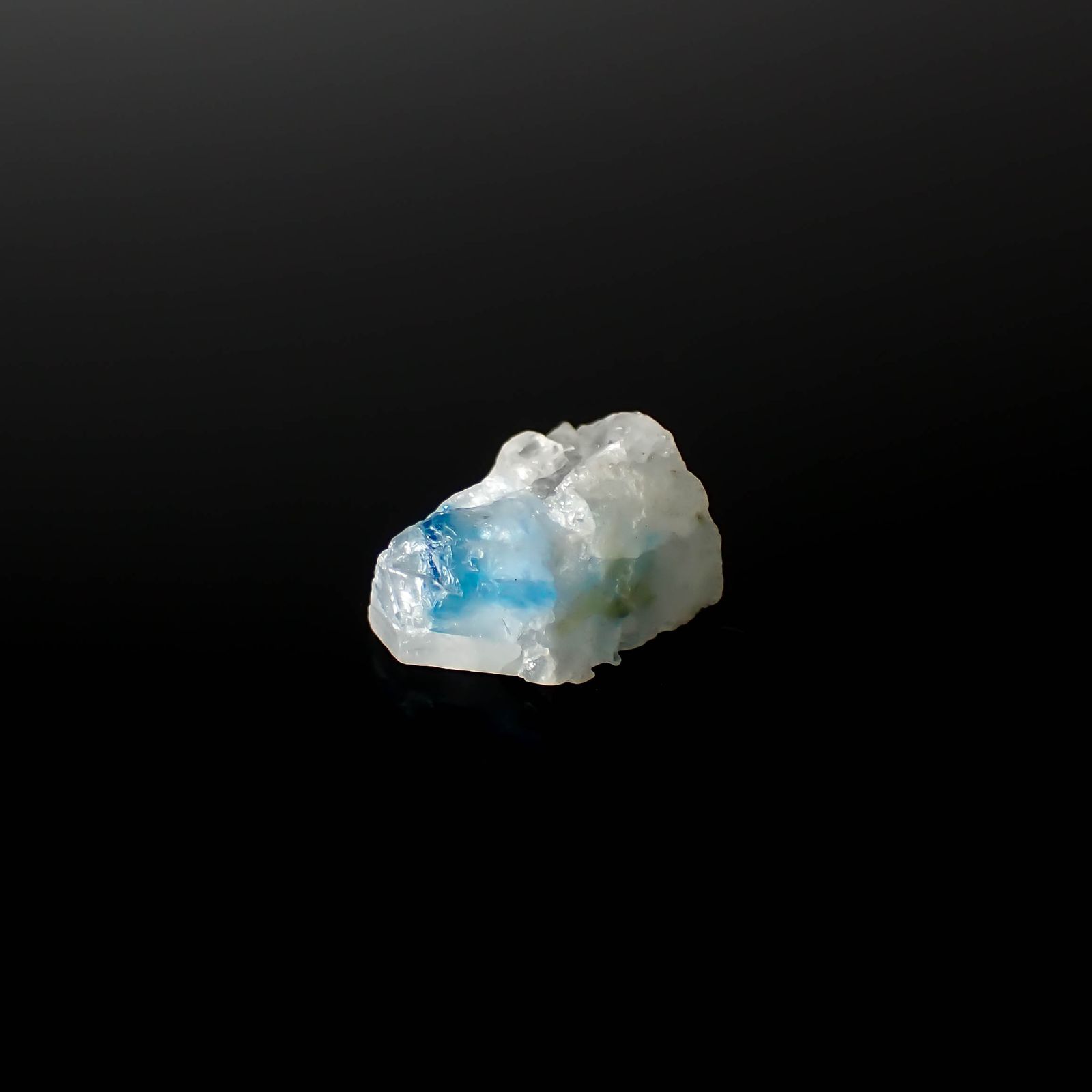 ユークレース 原石 ブラジル産 3.88ct[240928830]10.5x9.4mm前後