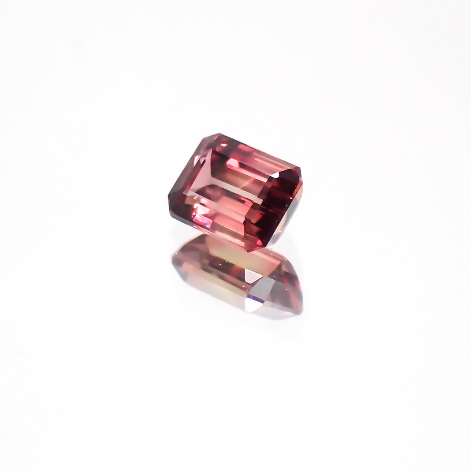 バイカラーサファイア(宝石名バイカラー・サファイア) タンザニア産 0.23ct 識別済[21069745]3.8×3mm前後