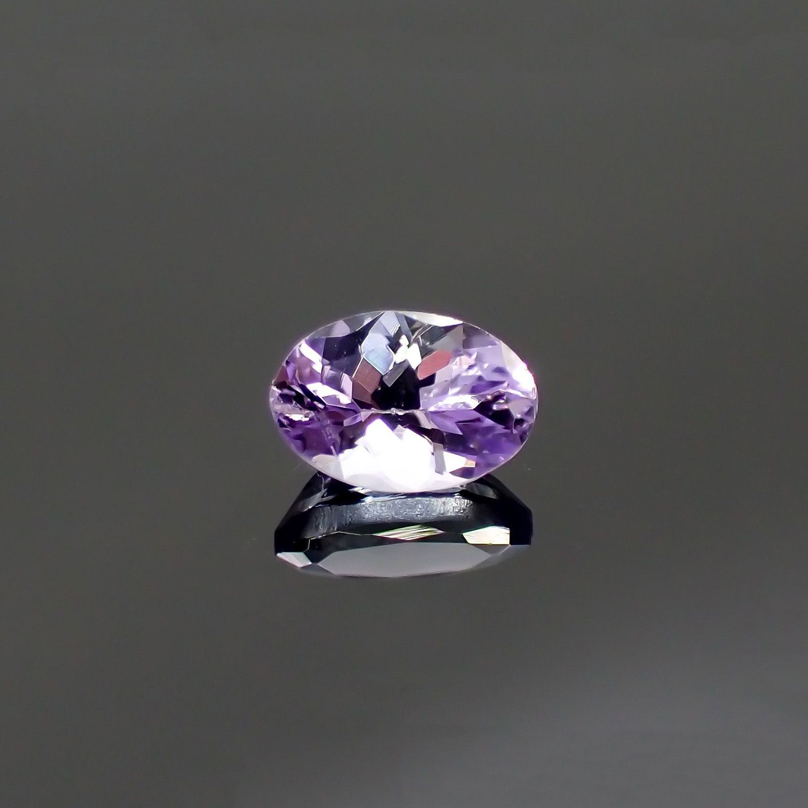 バイオレットゾイサイト(宝石名バイオレット・ゾイサイト)タンザニア産 識別済 0.56ct / 6x4mm前後 [220114944]