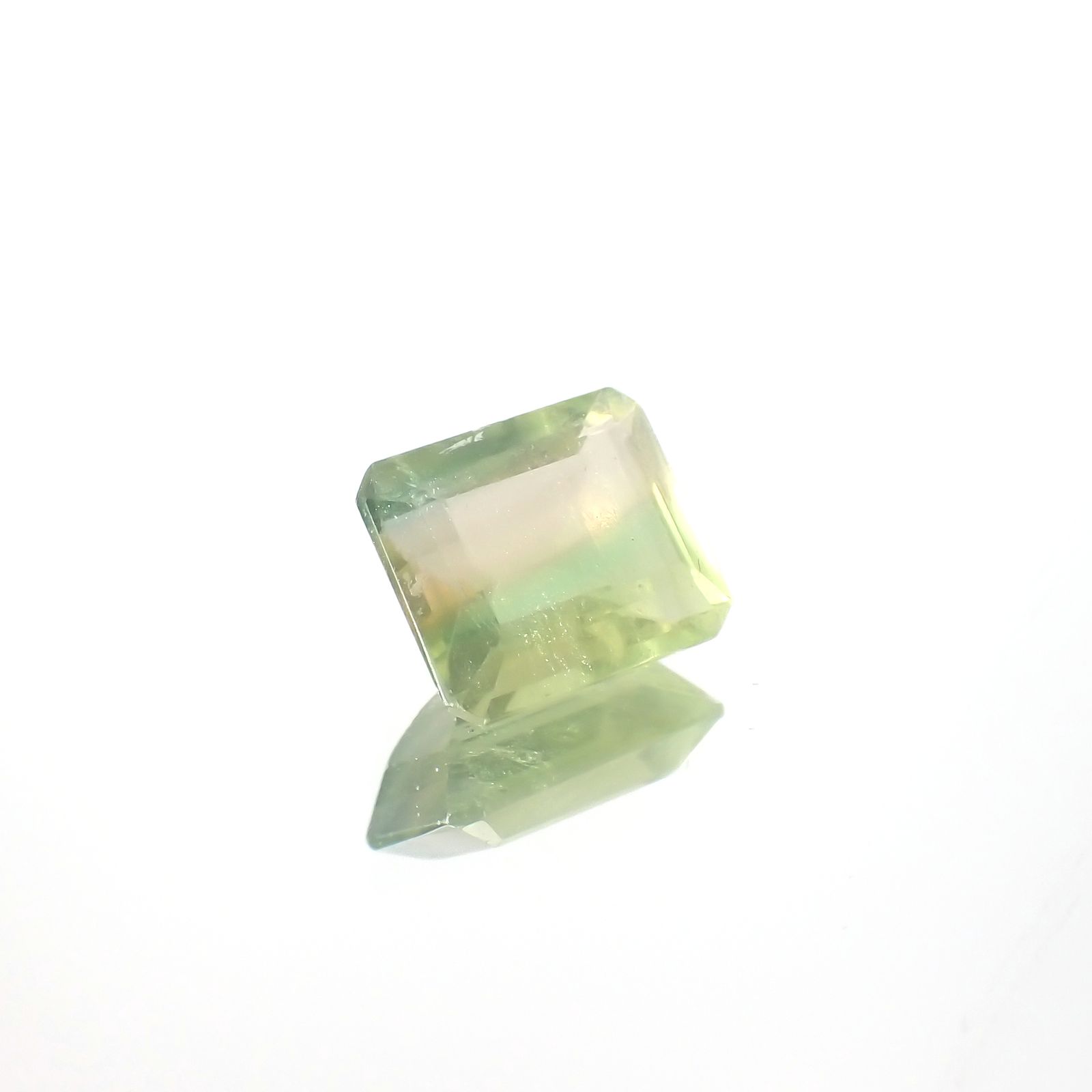 バイカラーフローライト フルオレッセンス ブラジル産 3.57ct[230722974]9.8x8mm前後
