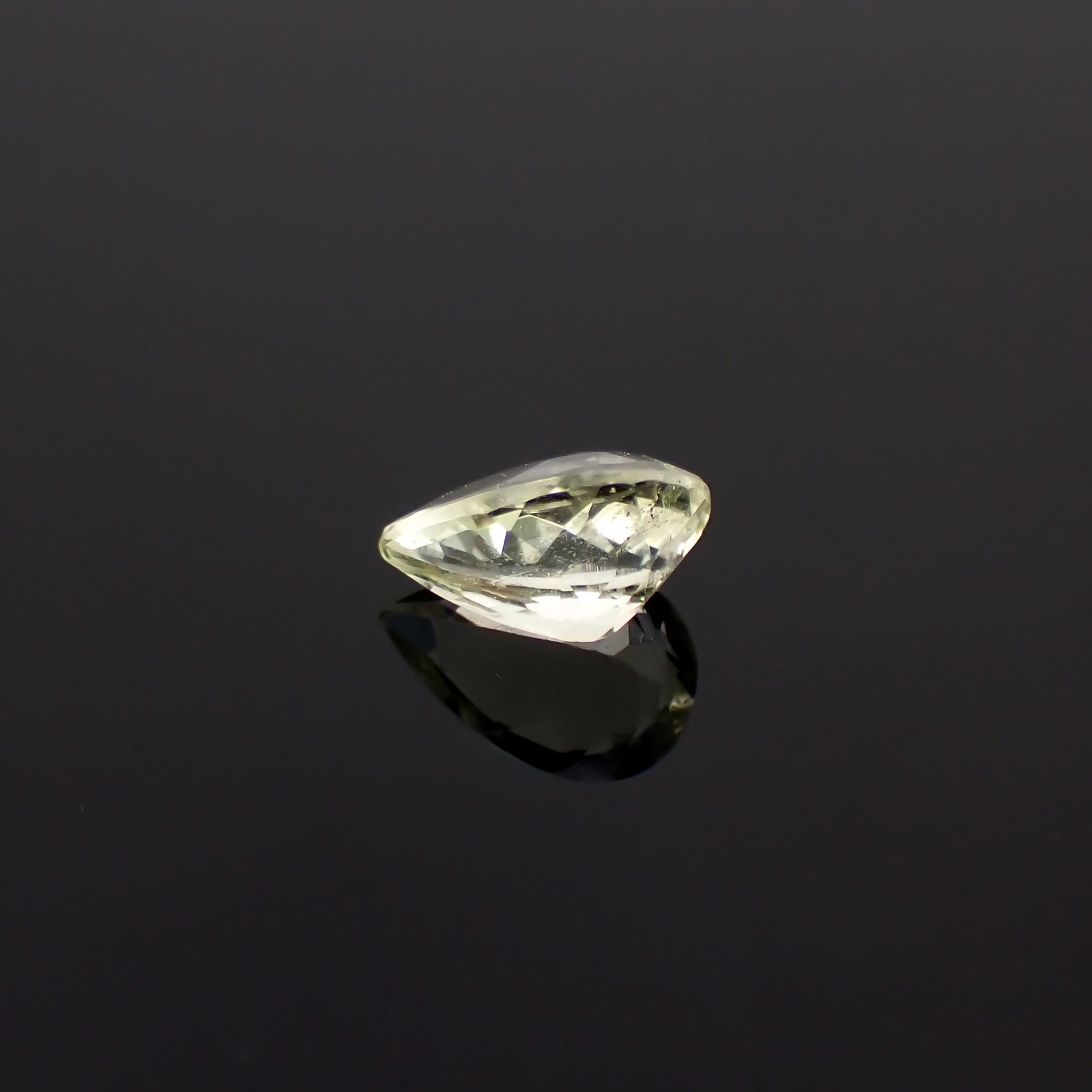ブラジリアナイト(宝石名ブラジリアナイト)ブラジル産 0.77ct 識別済[230220693]7.4x4.8mm前後