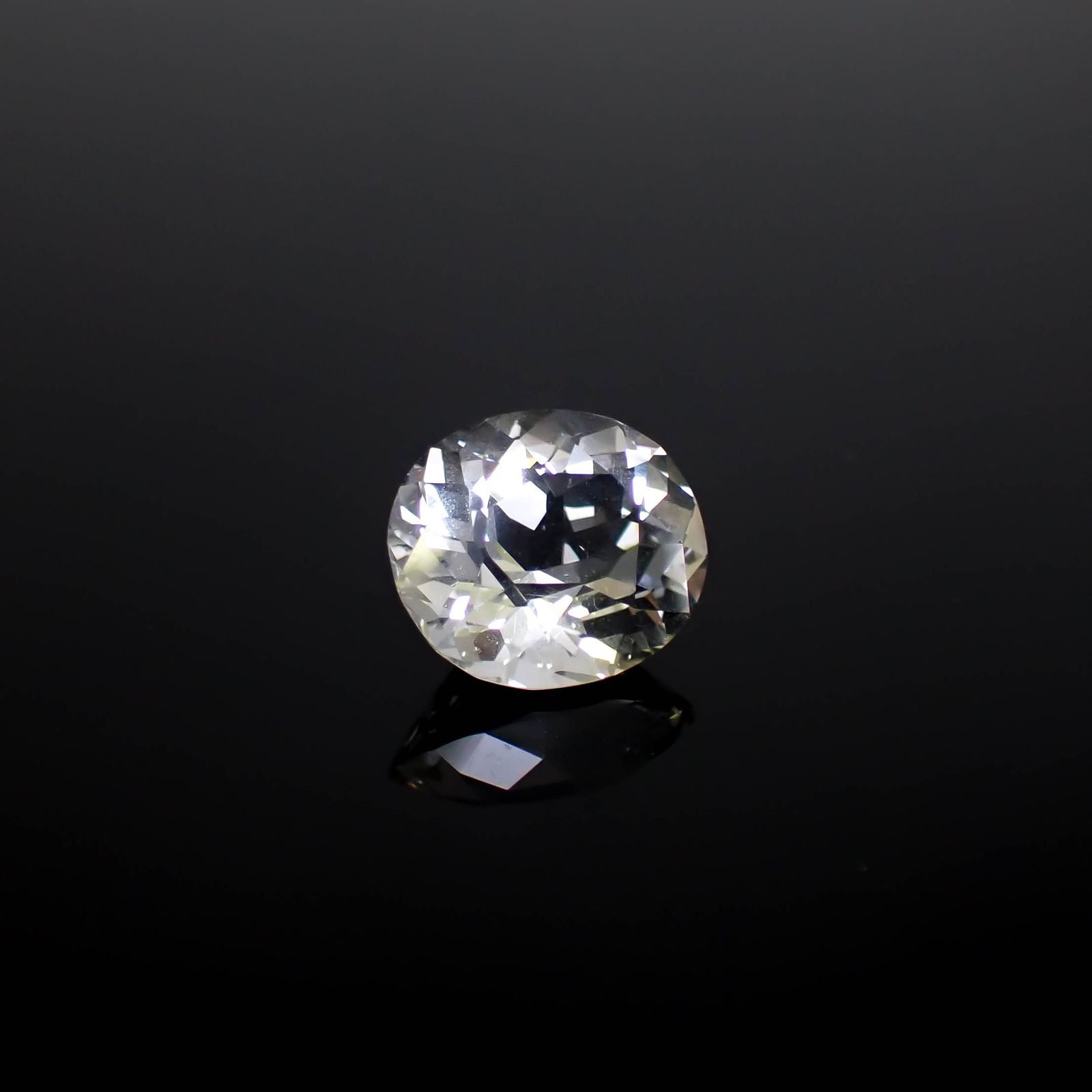 オーソクレース(宝石名ホワイト・オーソクレース)マダガスカル産 6.849ct ソ付(彩珠)[250530413]13.8x12.1mm前後