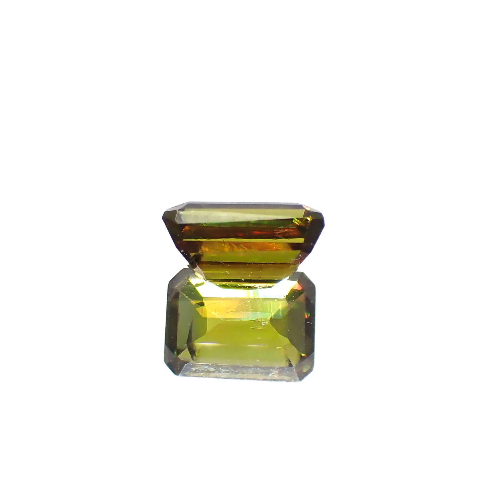カラーチェンジスフェーン(宝石名スフェーン / カラーチェンジ・タイプ)パキスタン産 0.97ct 識別済[240627958]6.2x4.5mm前後