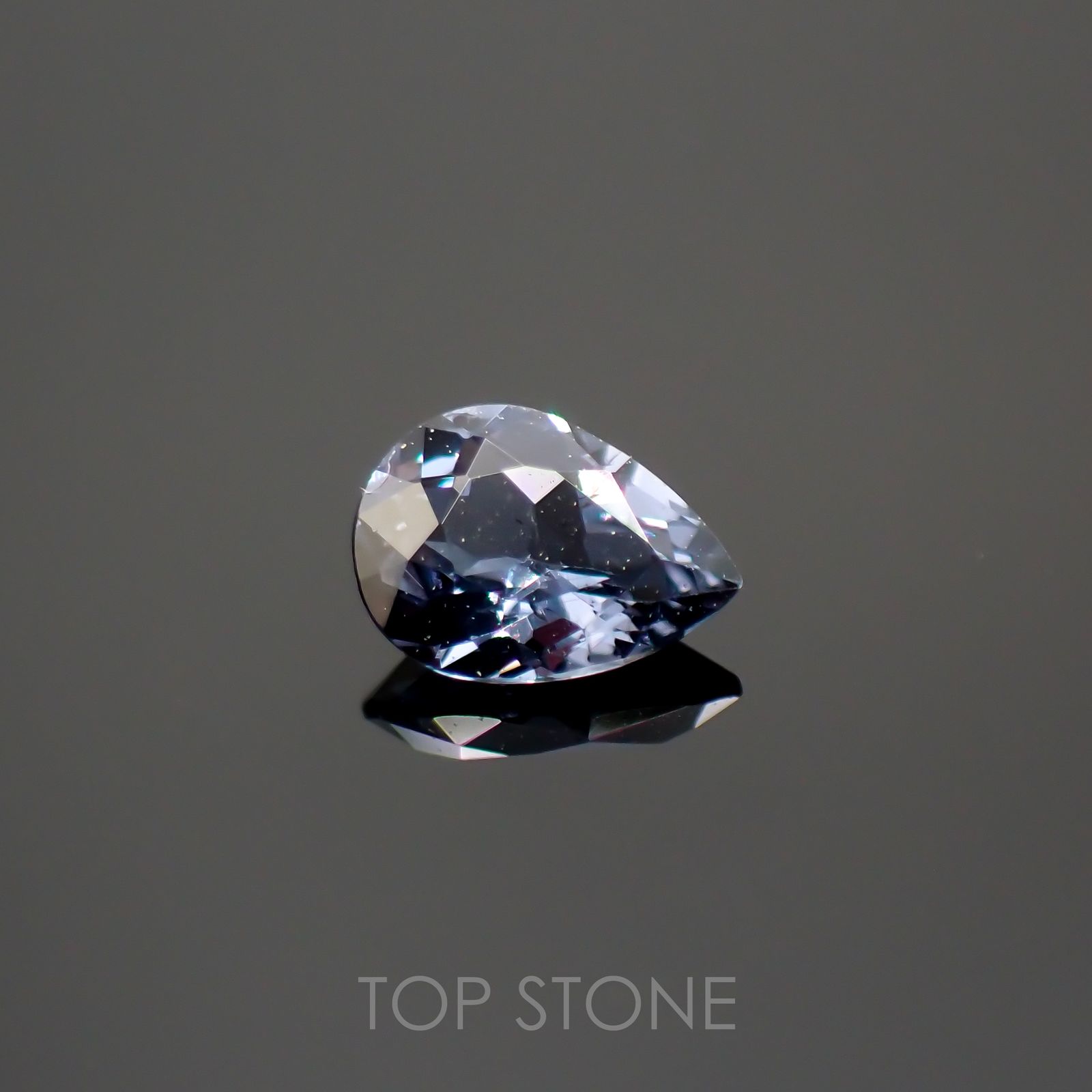 カラーチェンジガーネット アレキタイプ(宝石名ガーネット)マダガスカル・ベキリー産 0.17ct 識別済[220616432]4.2x3.1mm前後