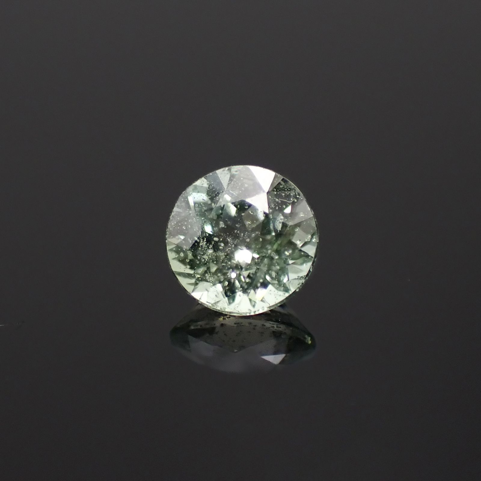 バナジウムコーネルピン(宝石名コーネルピン)タンザニア・タンガ州産 識別済 0.41ct / 4.6x4.5mm前後 [230320929]
