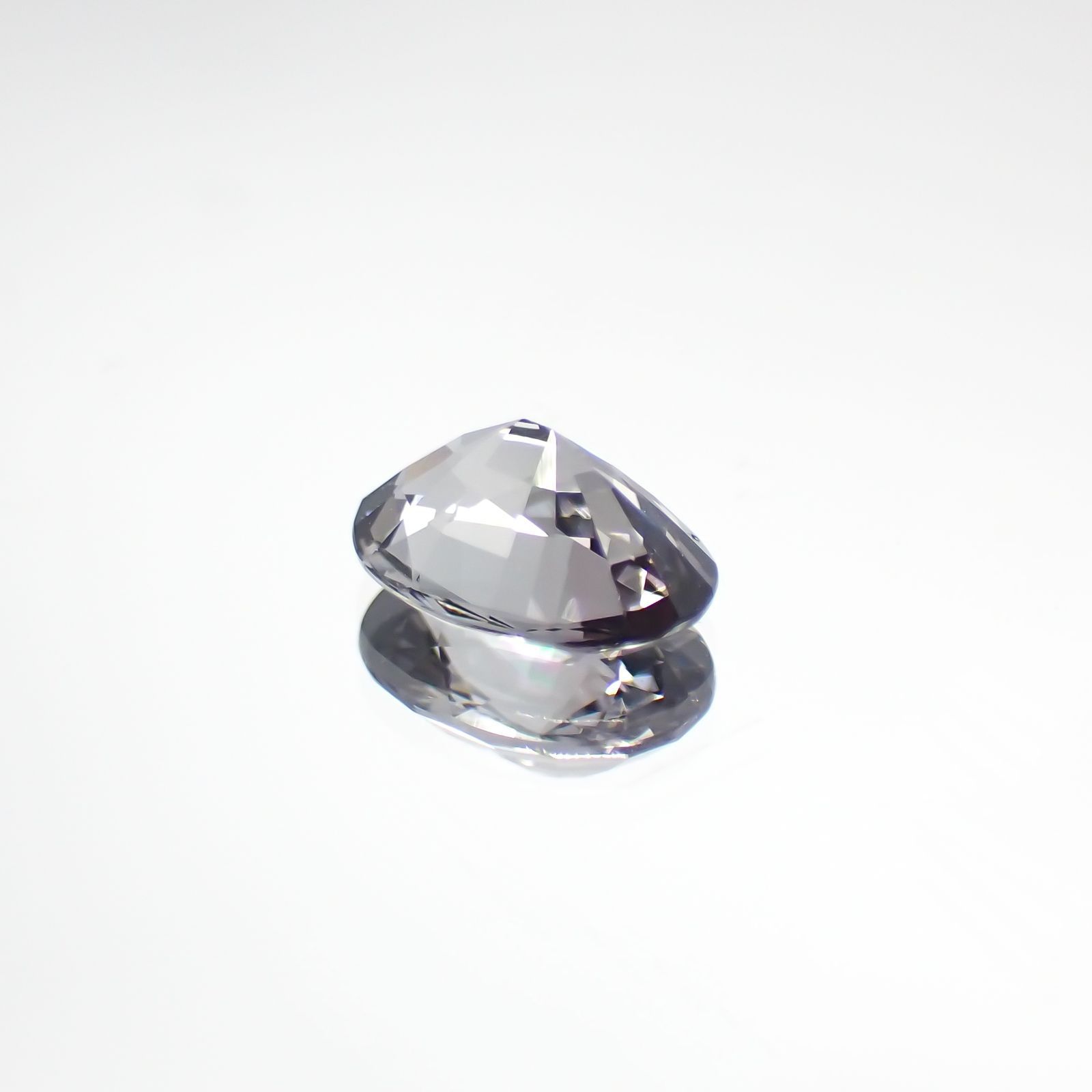 プラチナスピネル(宝石名スピネル) ビルマ産 0.836ct ソ付(彩珠)[210611371]7×5.1mm前後