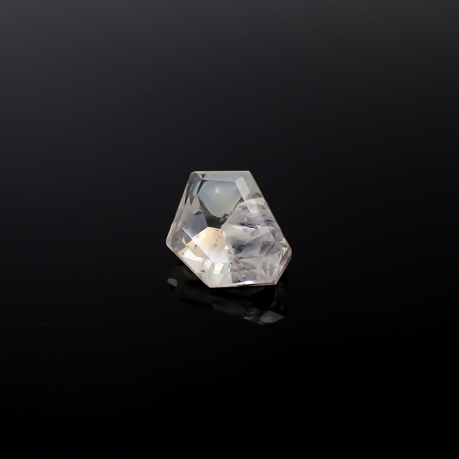 ◇フリーフォーム◇フローライトインクォーツ マダガスカル産 9.35ct [250329956]17.1x11.9mm前後