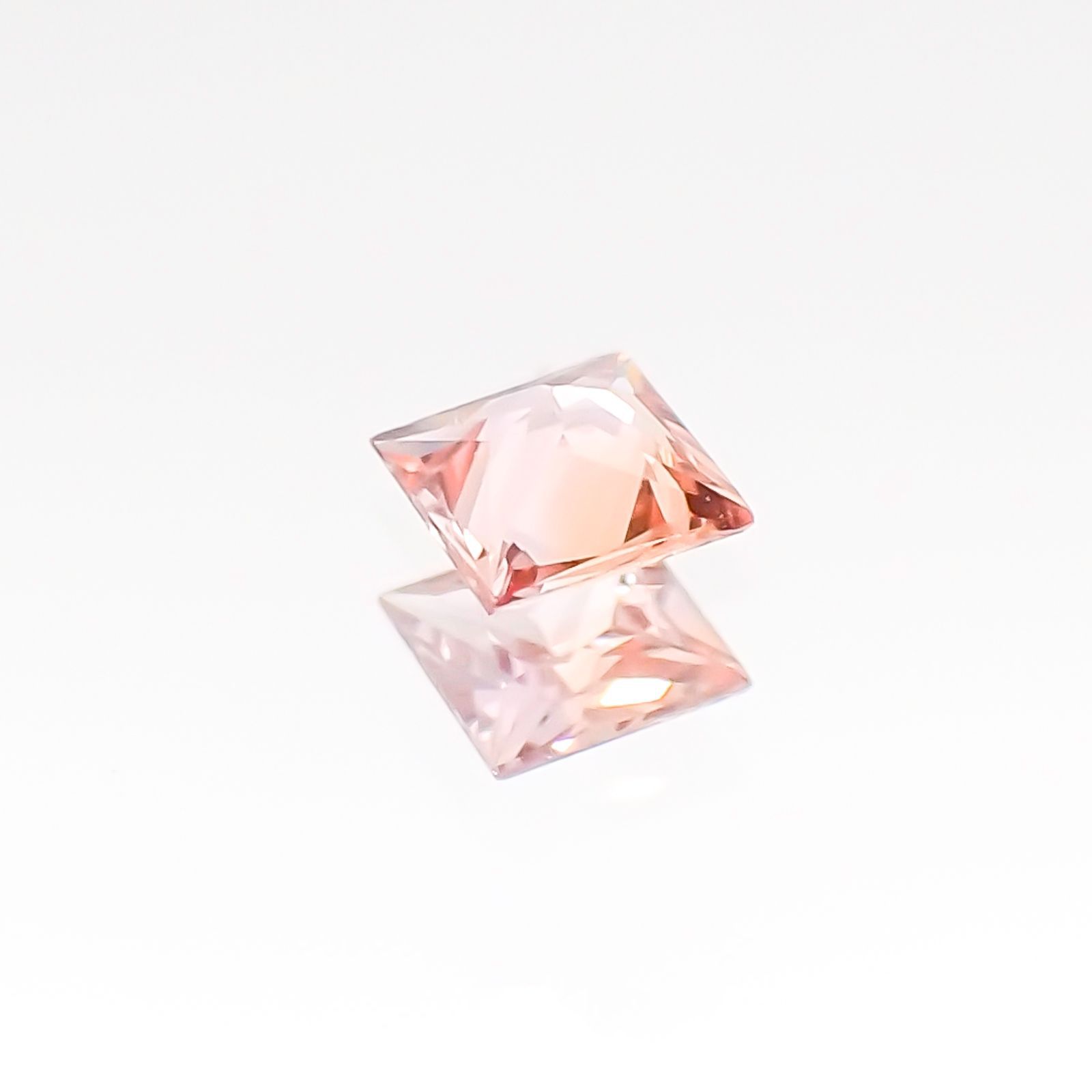 ◇プリンセスカット◇パパラチャサファイア ソーティング付き スリランカ産 ルース 0.079ct[20116963]2.47×2.46mm前後
