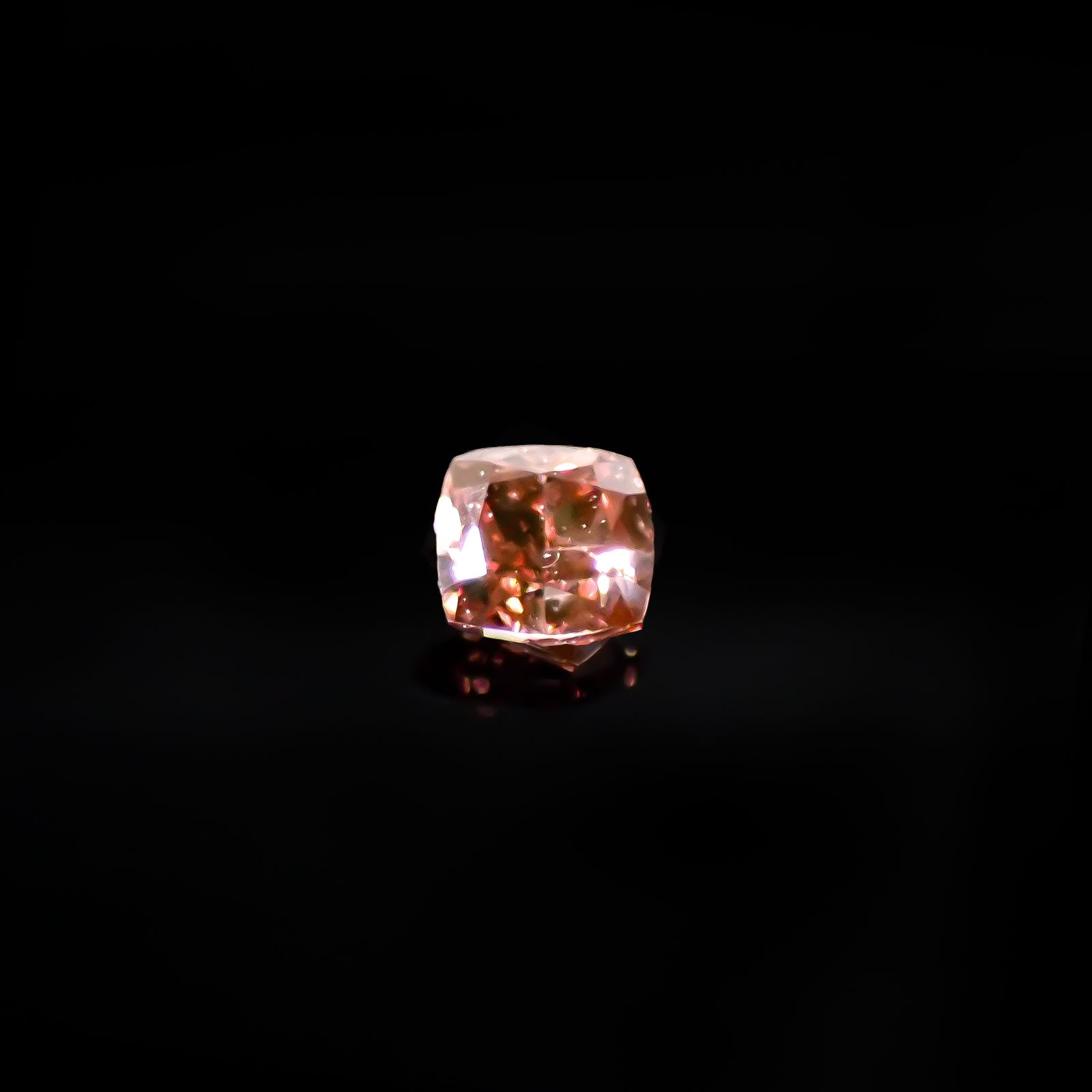 ピンクダイヤモンド(宝石名ダイアモンド VVS-2/FANCY DEEP BROWNISH PINK) 0.041ct ソ付(AGT)[250129711]1.93x1.82mm前後