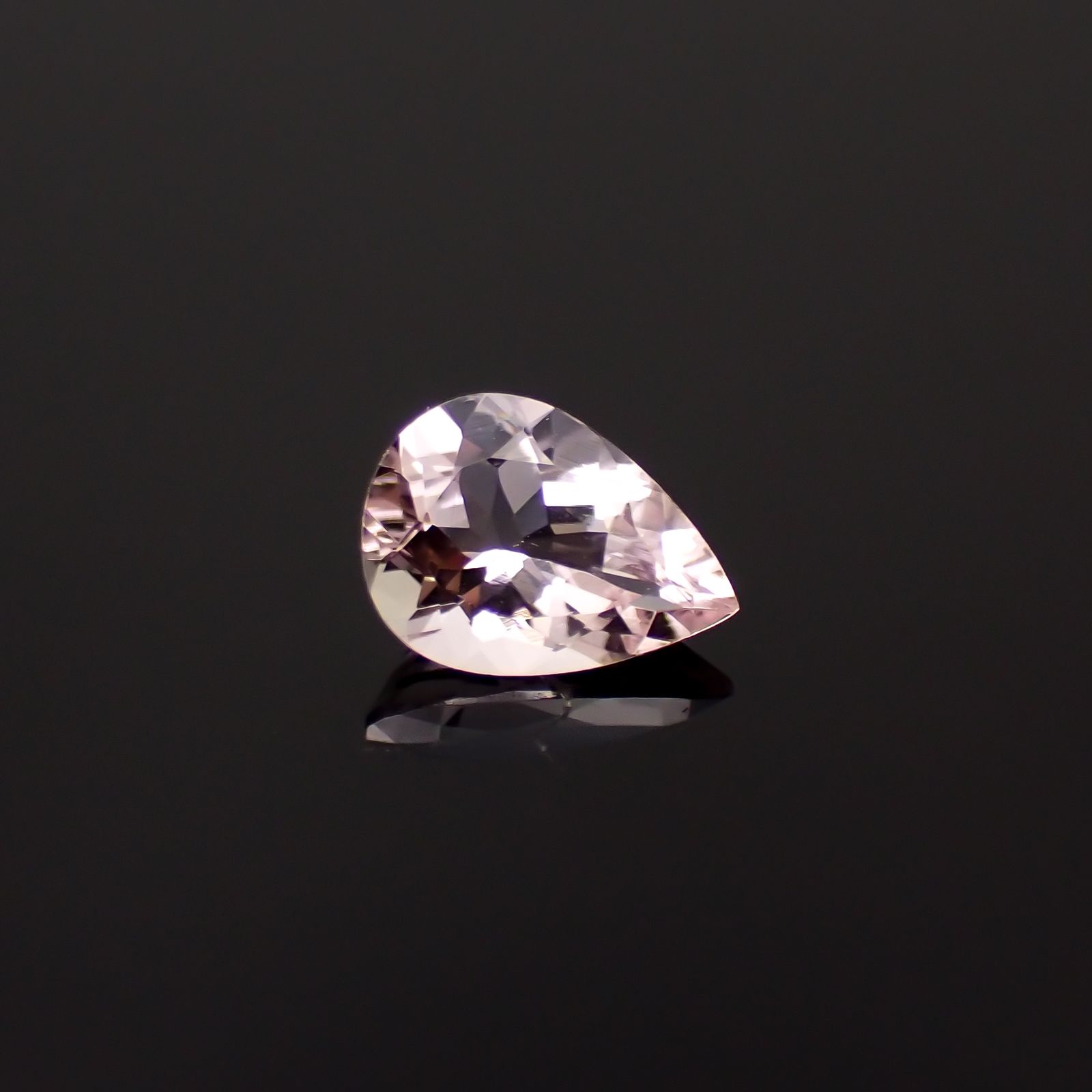 モルガナイト ブラジル産 0.57ct[230421792]7.1x5.2mm前後