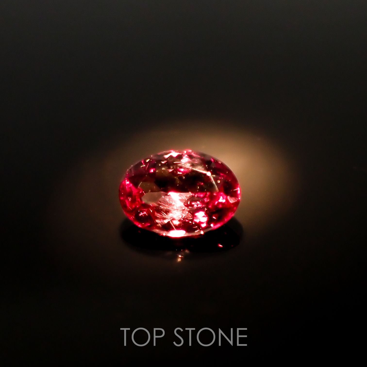 カラーチェンジガーネット(宝石名ガーネット) タンザニア/マダガスカル産 0.78ct 識別済[210611194]6.8×4.9mm前後