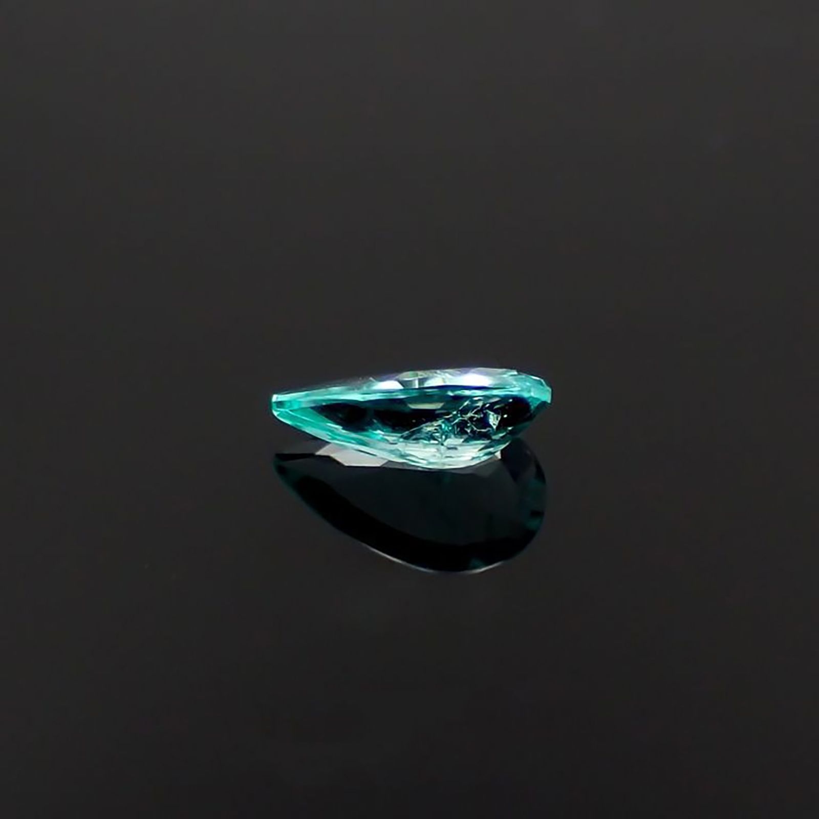 パライバトルマリン(宝石名トルマリン/別名パライバ・トルマリン)ブラジル産 識別済 0.154ct / 5.1x2.9mm前後 [260318768]