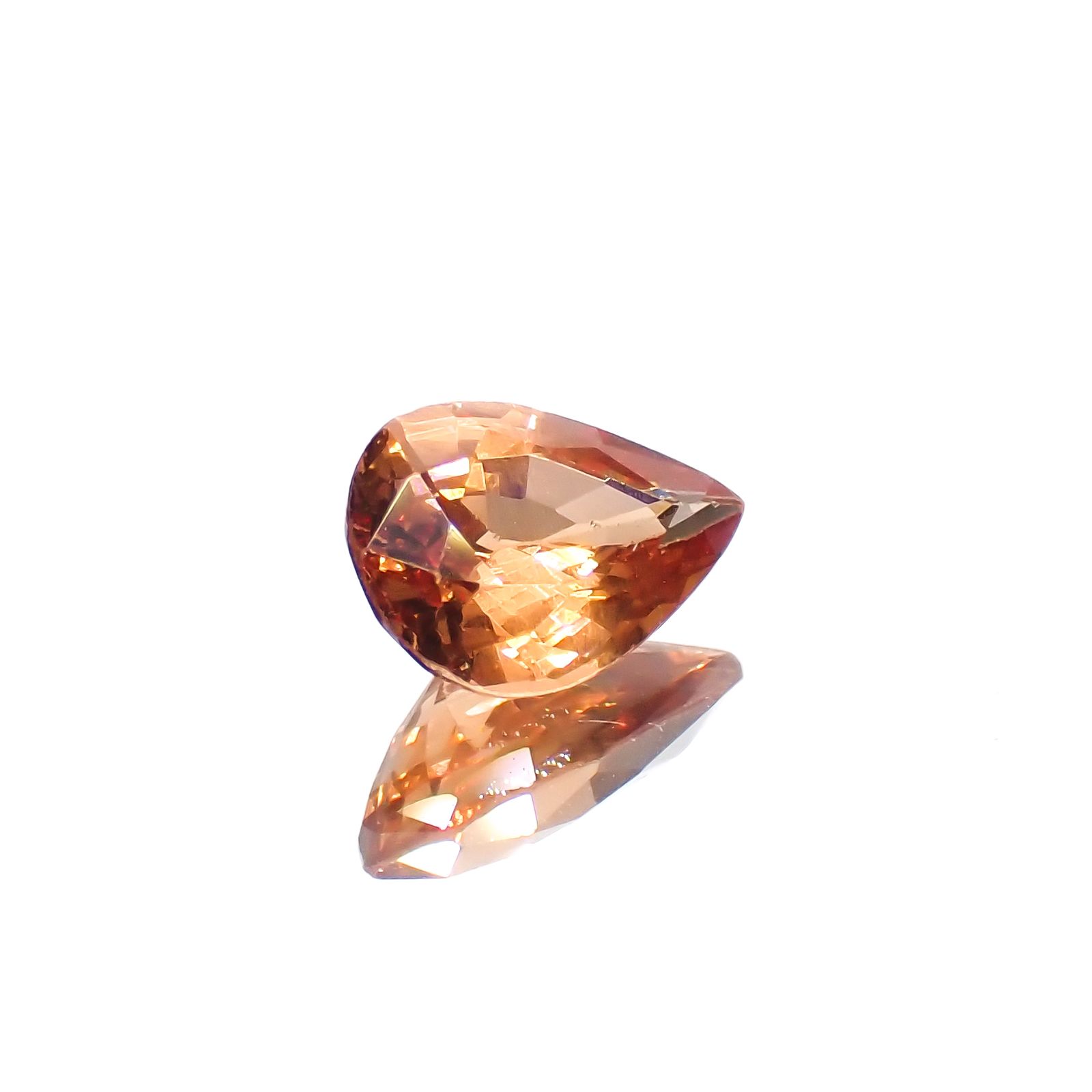 カラーチェンジマラヤガーネット(宝石名ガーネット)タンザニア産 1.06ct 識別済[230421642]7.7x5.4mm前後