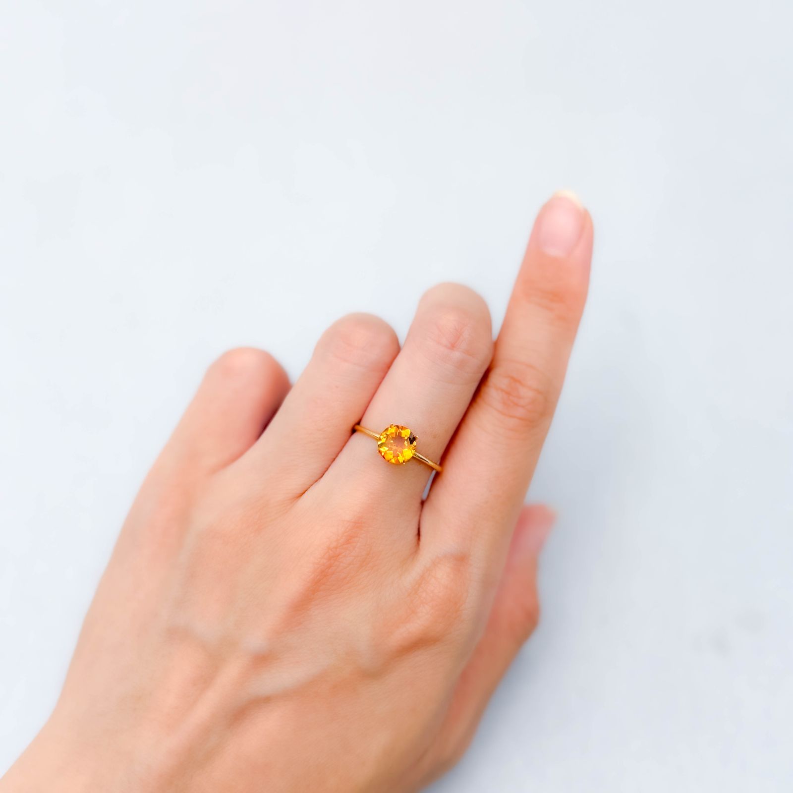 マデイラシトリン ブラジル・ミナスジェライス州産 0.94ct [250630584]6.9x6.9mm前後