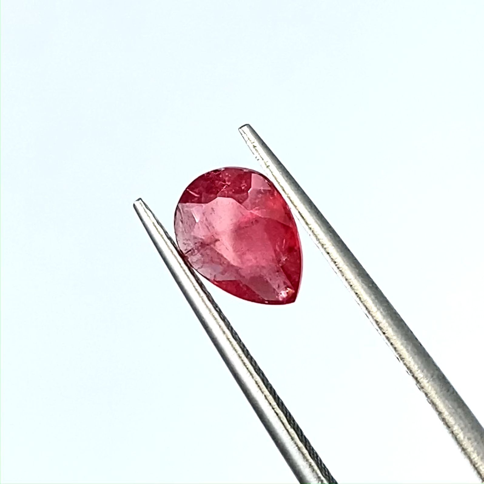 ロードナイト(宝石名ロードナイト)ブラジル産 識別済 1.25ct / 6.3x8