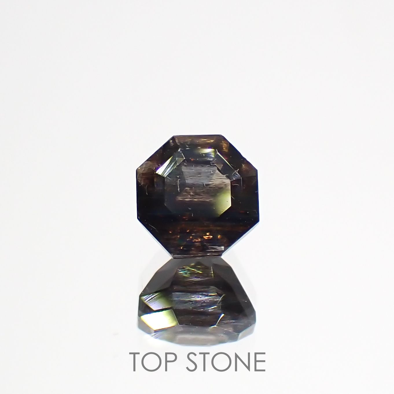 ◇オクタゴンカット◇レインボースキャポライト ブラジル産 0.62ct[221018333]5x4.8mm前後