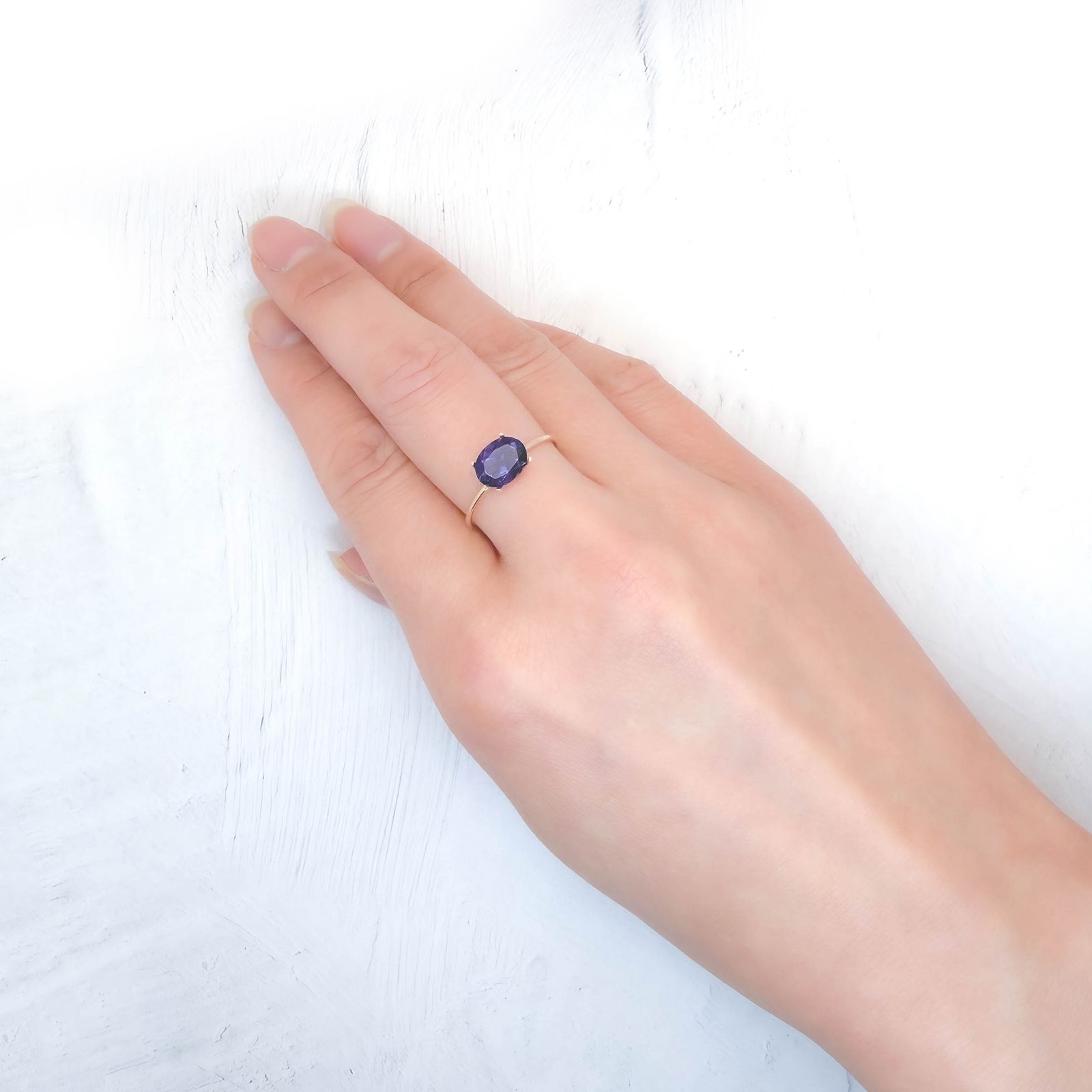 アイオライト タンザニア産 1.13ct / 8.1x6.2mm前後 [260231748]