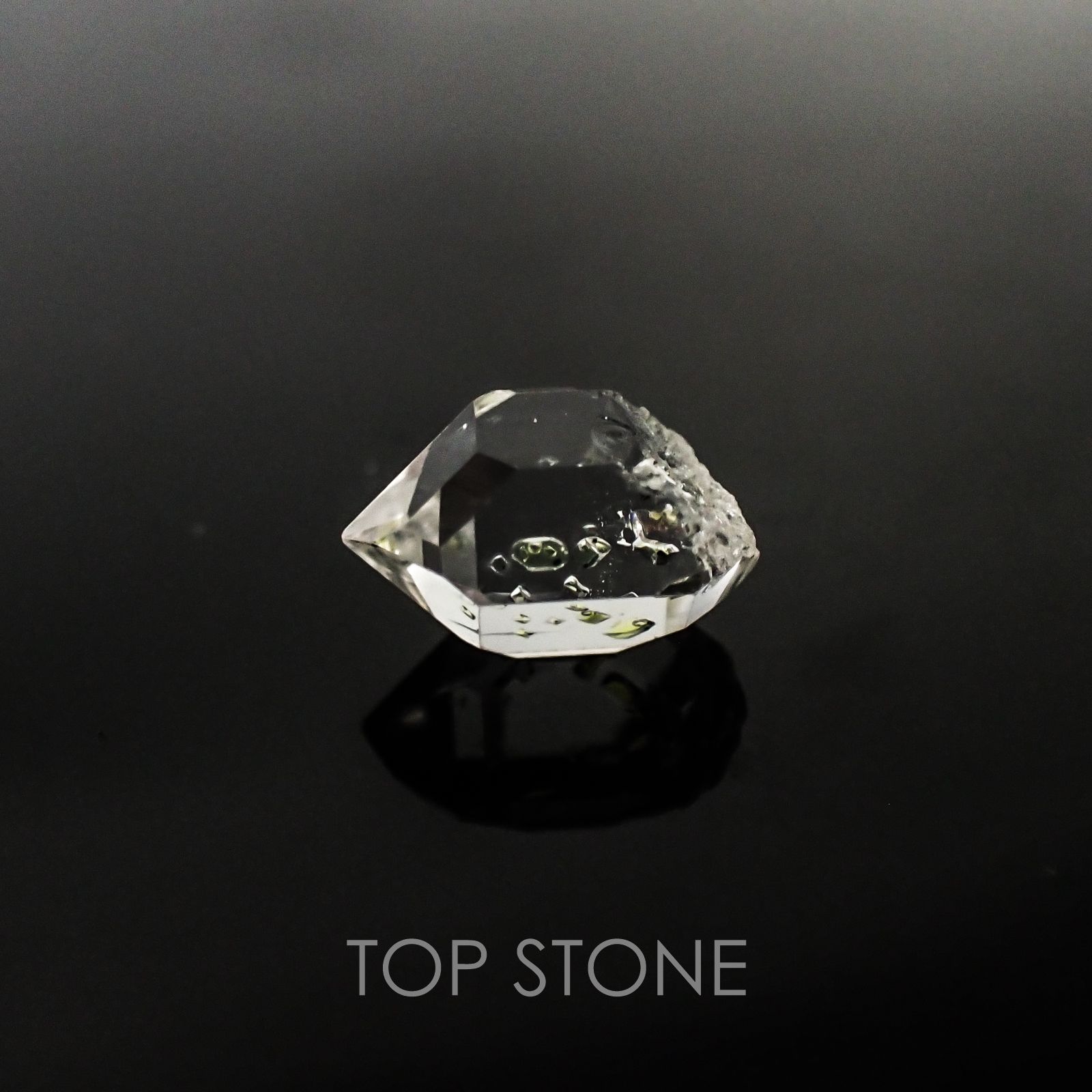 オイルインクォーツ パキスタン産 原石・結晶 4.07ct[20117540]12.2×8mm前後