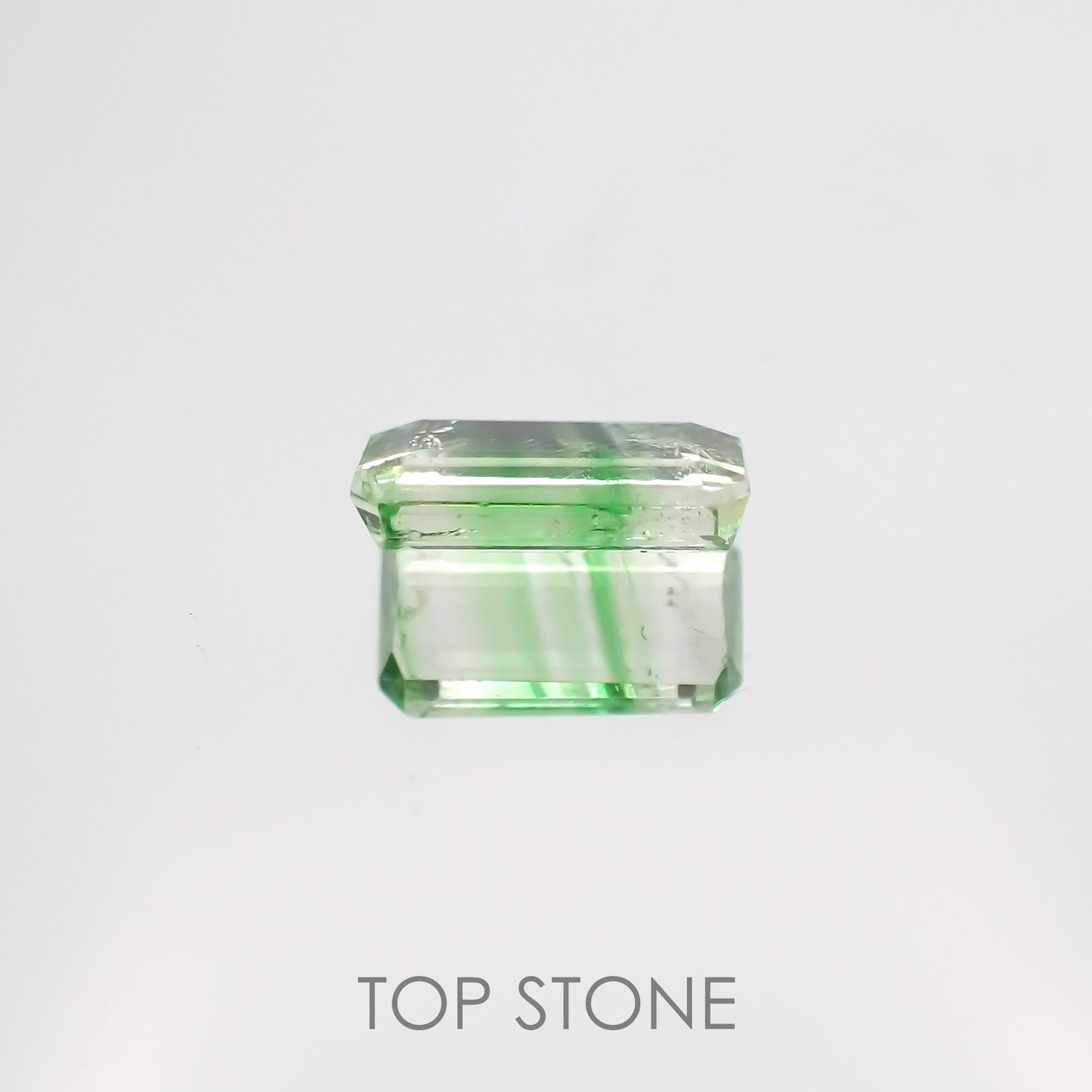 バイカラーツァボライト タンザニア産 ルース 0.82ct[210610918]7.2×4mm前後