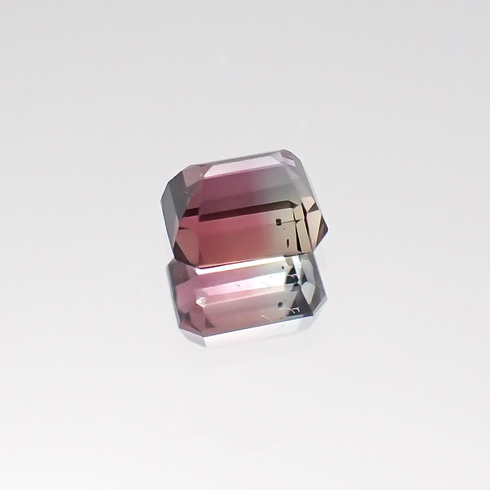 バイカラーサファイア(宝石名バイカラー・サファイア)タンザニア産 0.34ct 識別済[230622379]3.8x3mm前後