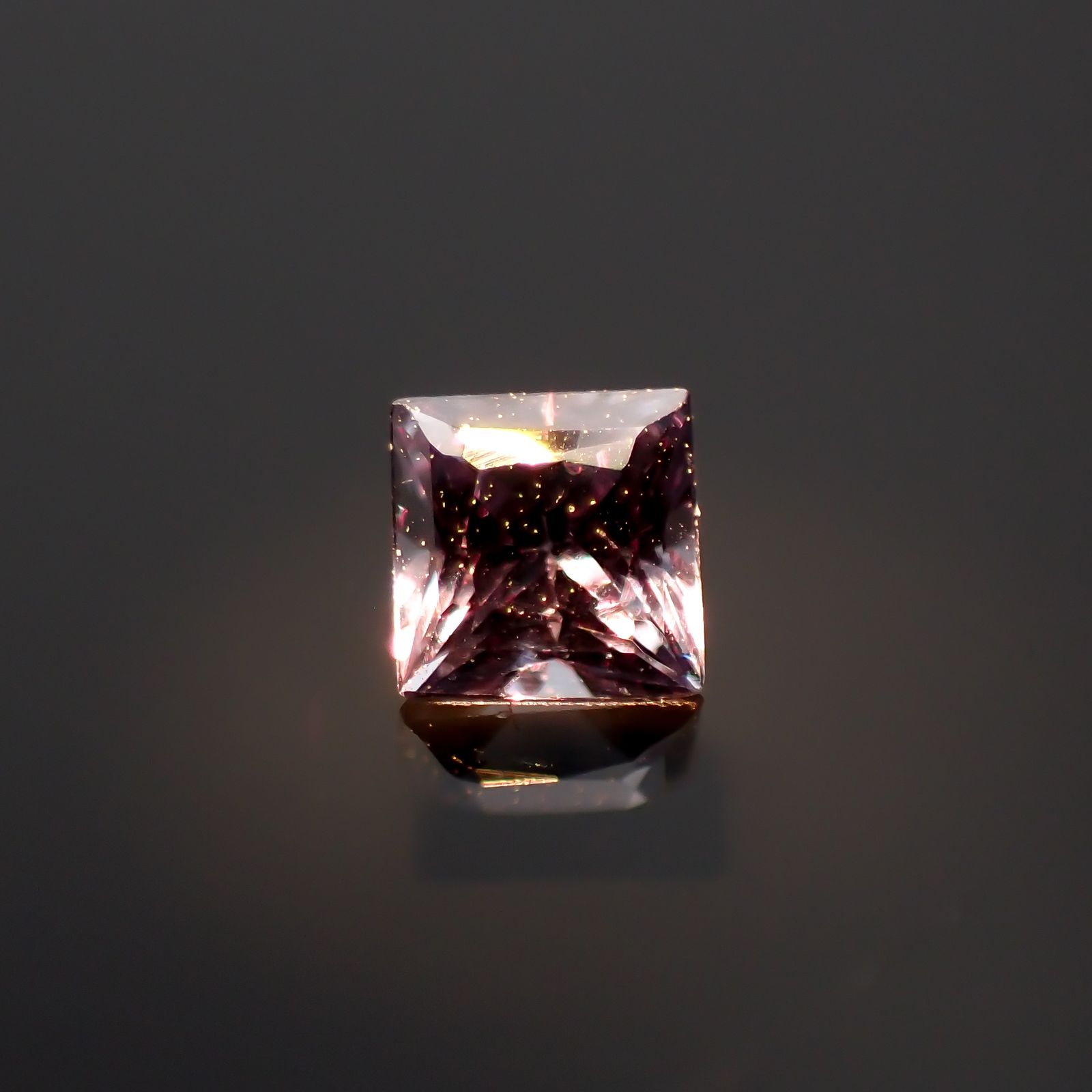 ◇プリンセスカット◇カラーチェンジガーネット アレキタイプ マダガスカル・ベキリー産 0.099ct[230522182]2.5x2.4mm前後
