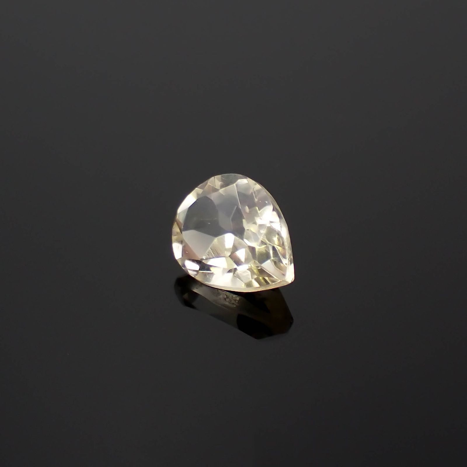ゴールデンラブラドライト メキシコ産 1.19ct / 8.1x6.3mm前後 [251220367]
