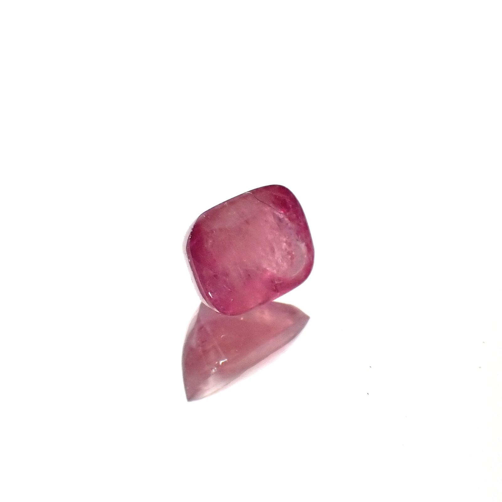 ◇バフカット◇レッドベリル アメリカ・ユタ州産 0.32ct[231023768]4.7x3.5mm前後