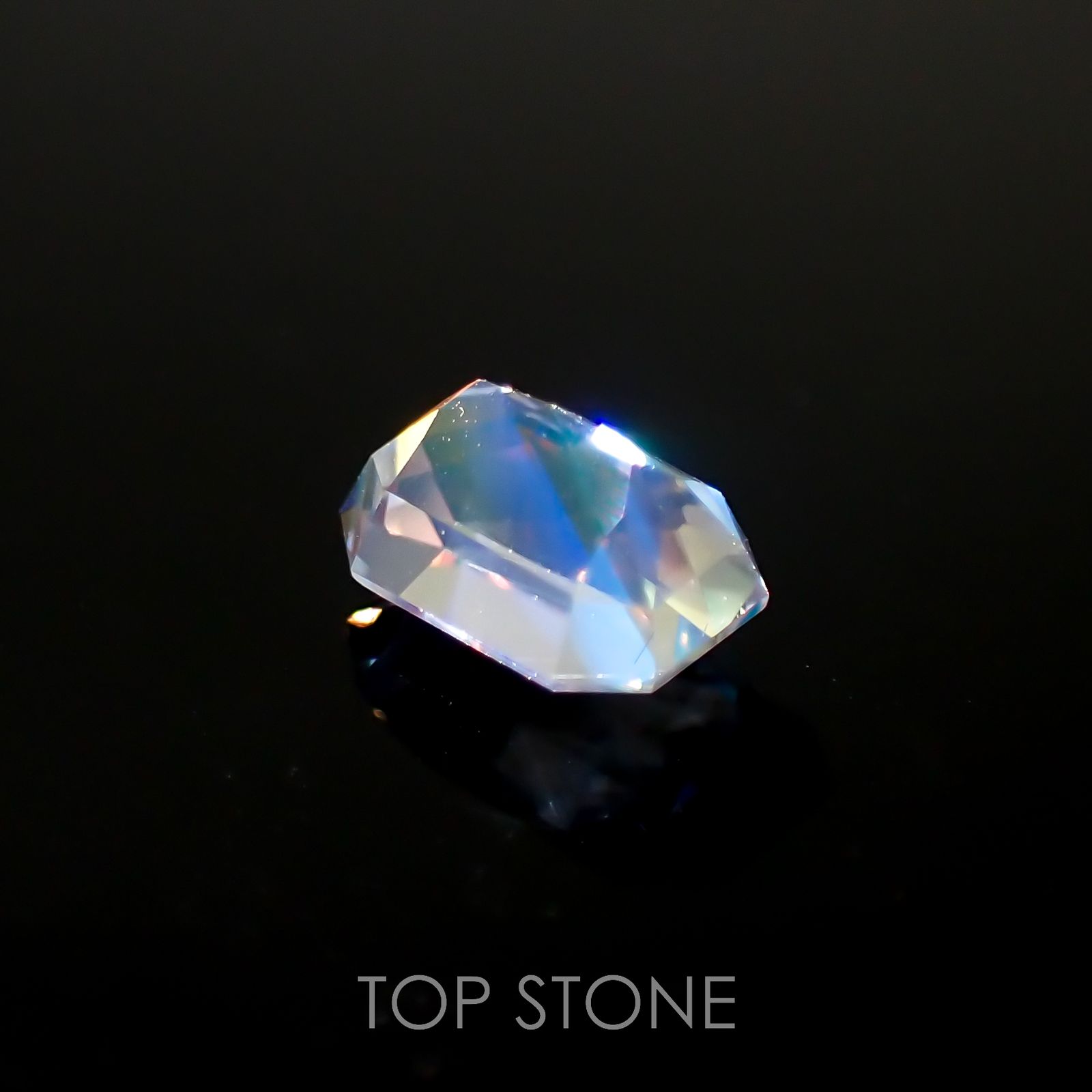 レインボームーンストーン(宝石名ラブラドライト)マダガスカル産 0.56ct 識別済[221018292]5.7x4.1mm前後