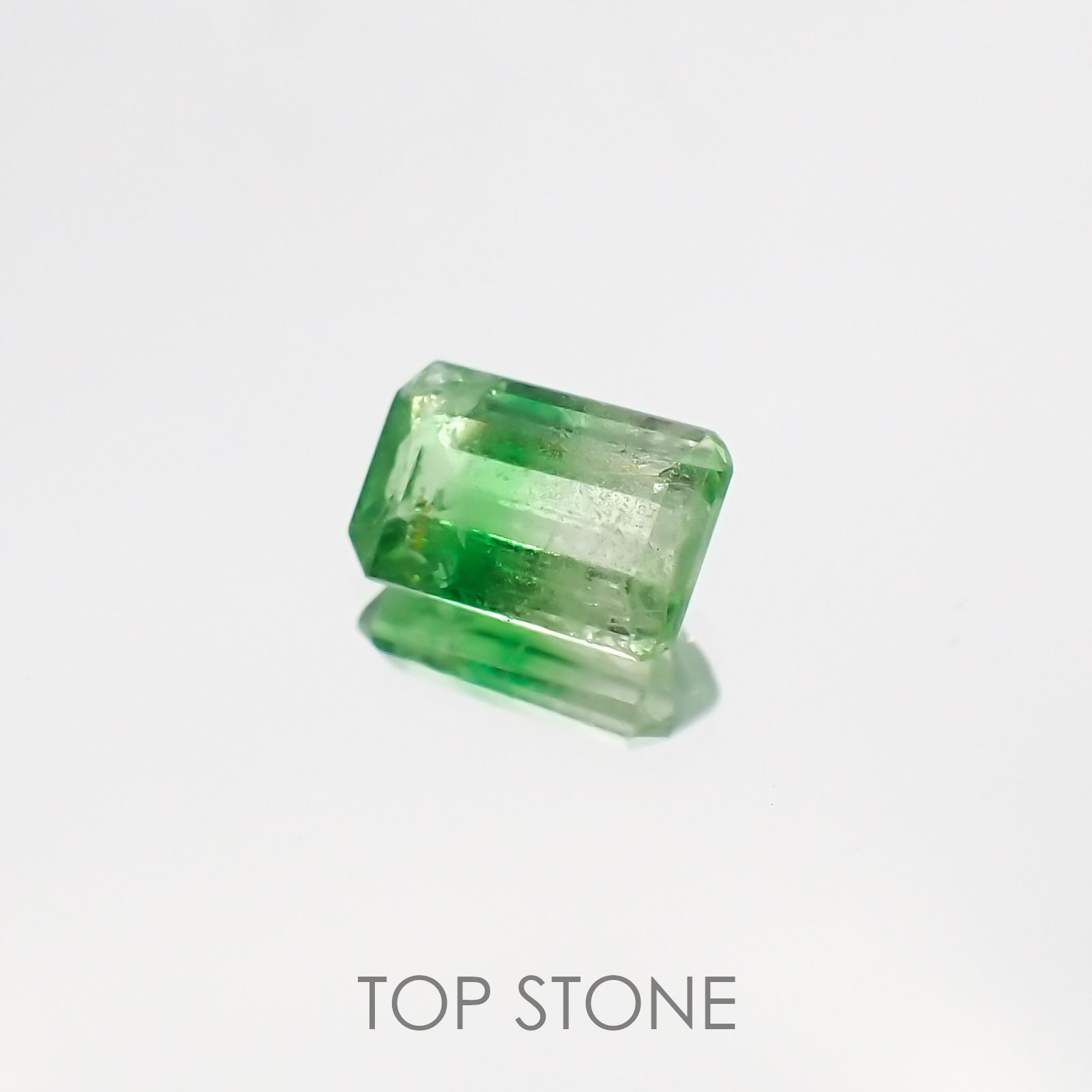 バイカラーツァボライト タンザニア産 ルース 0.56ct[210610919]5.9×3.7mm前後