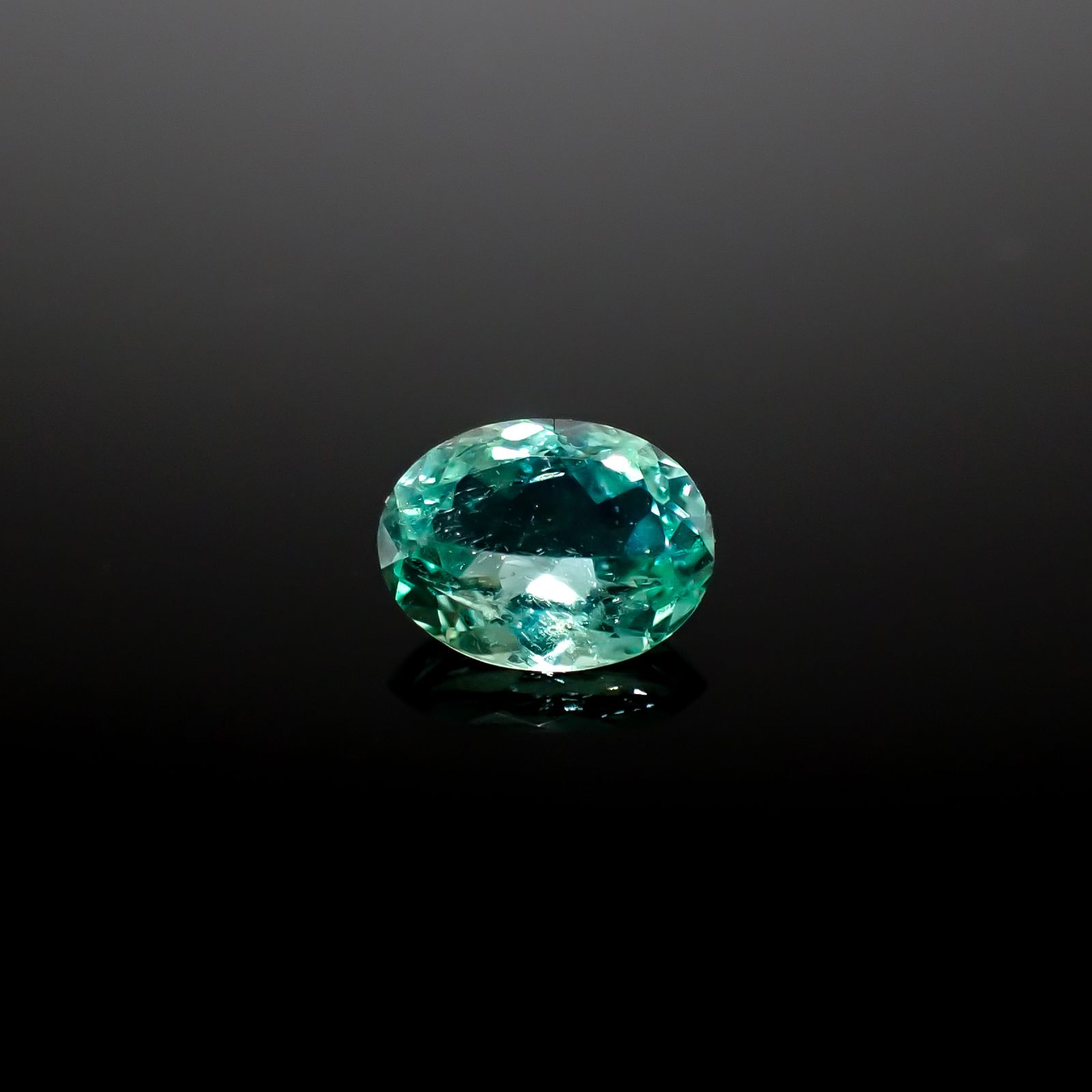 パライバトルマリン(宝石名トルマリン/別名パライバ・トルマリン)ブラジル・キントス鉱山産 0.42ct 識別済[240928719]5.7x4.3mm前後