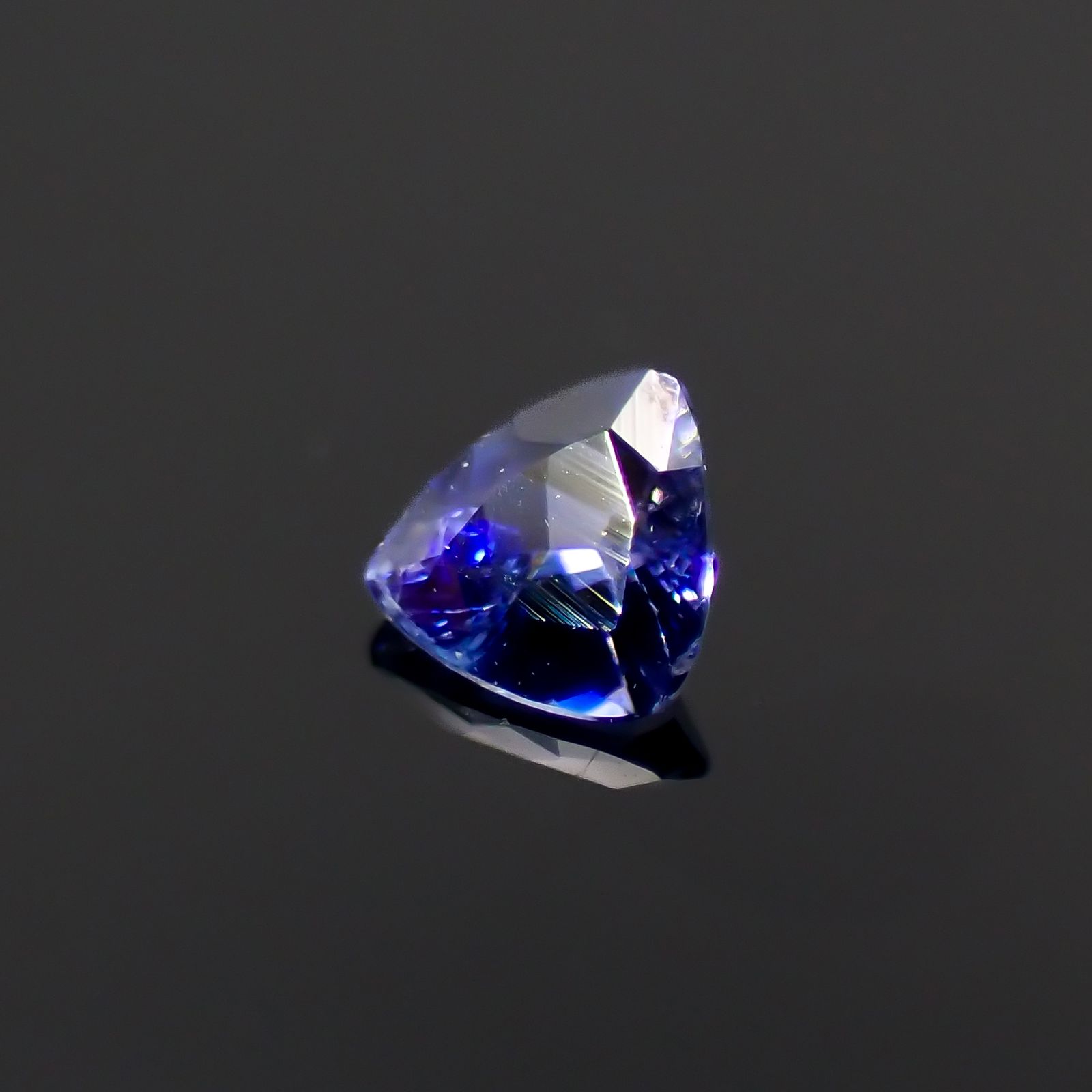 ベニトアイト(宝石名ベニトアイト)アメリカ・カリフォルニア州産 0.038ct 識別済[230823213]2.1x2.3mm前後