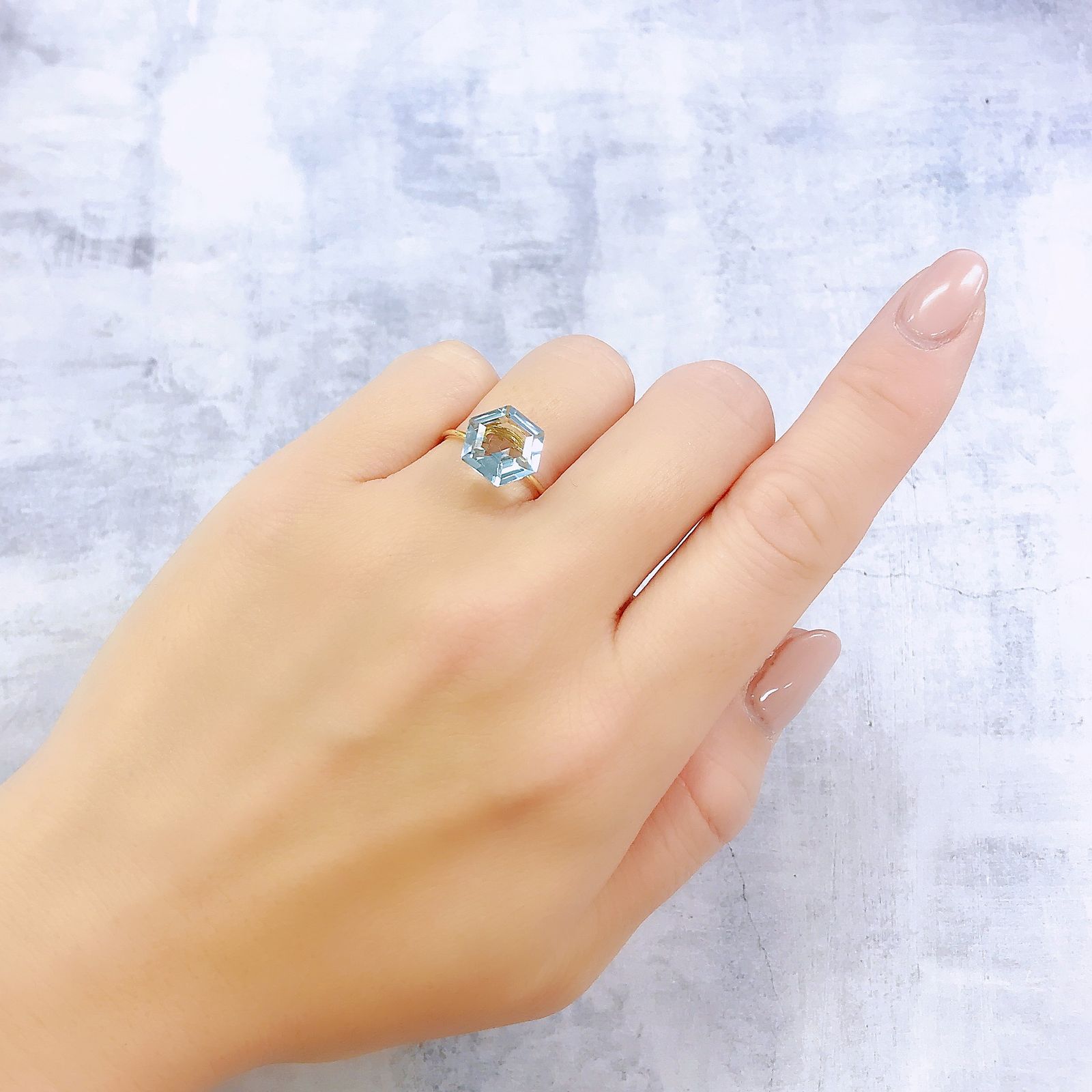 ◇ヘキサゴンカット◇ブルートパーズ ブラジル産 3.85ct[221219361]10x10mm前後