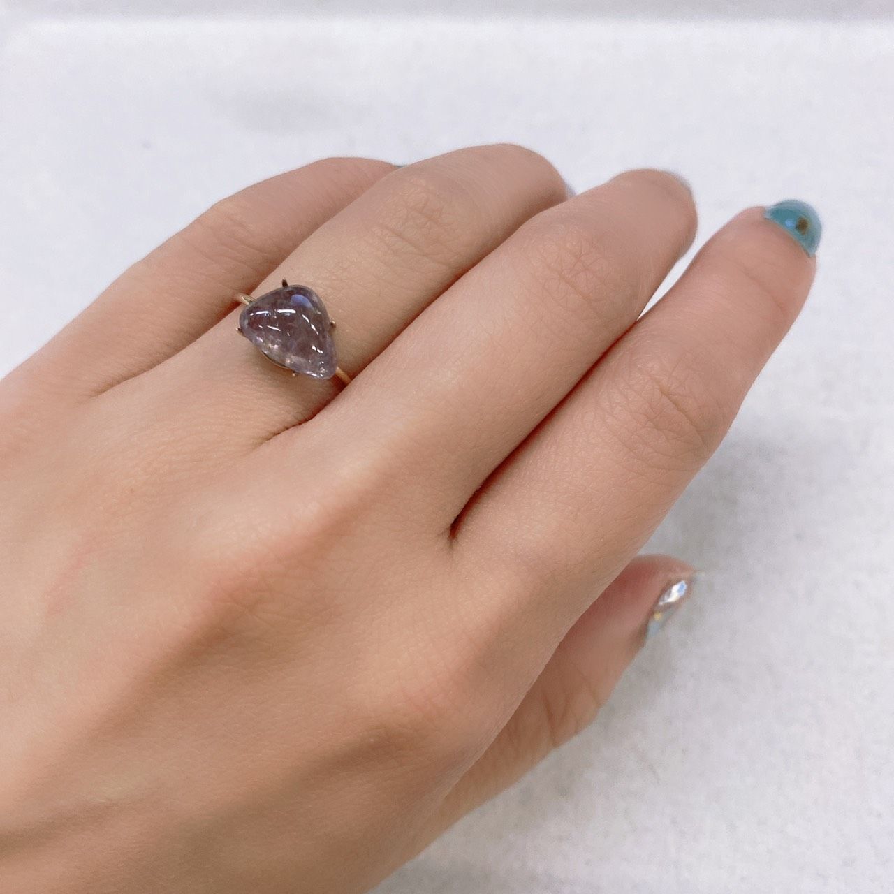 バイオレットターフェアイト(宝石名バイオレット・ターフェアイト) スリランカ産 3.839ct ソ付(彩珠)[210812290]11×8.5mm前後