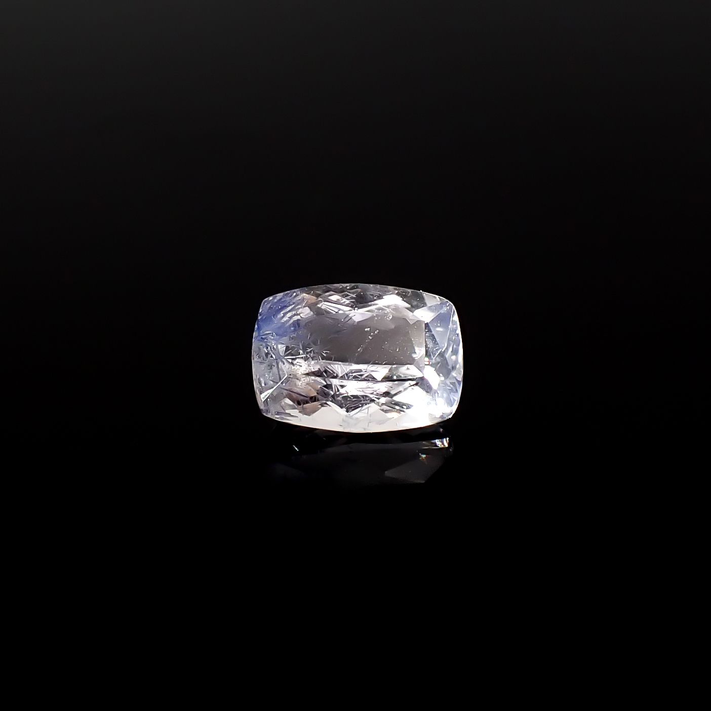 デュモルチェライトインクォーツ ブラジル産 0.89ct / 7.1x5.1mm前後 [260331854]