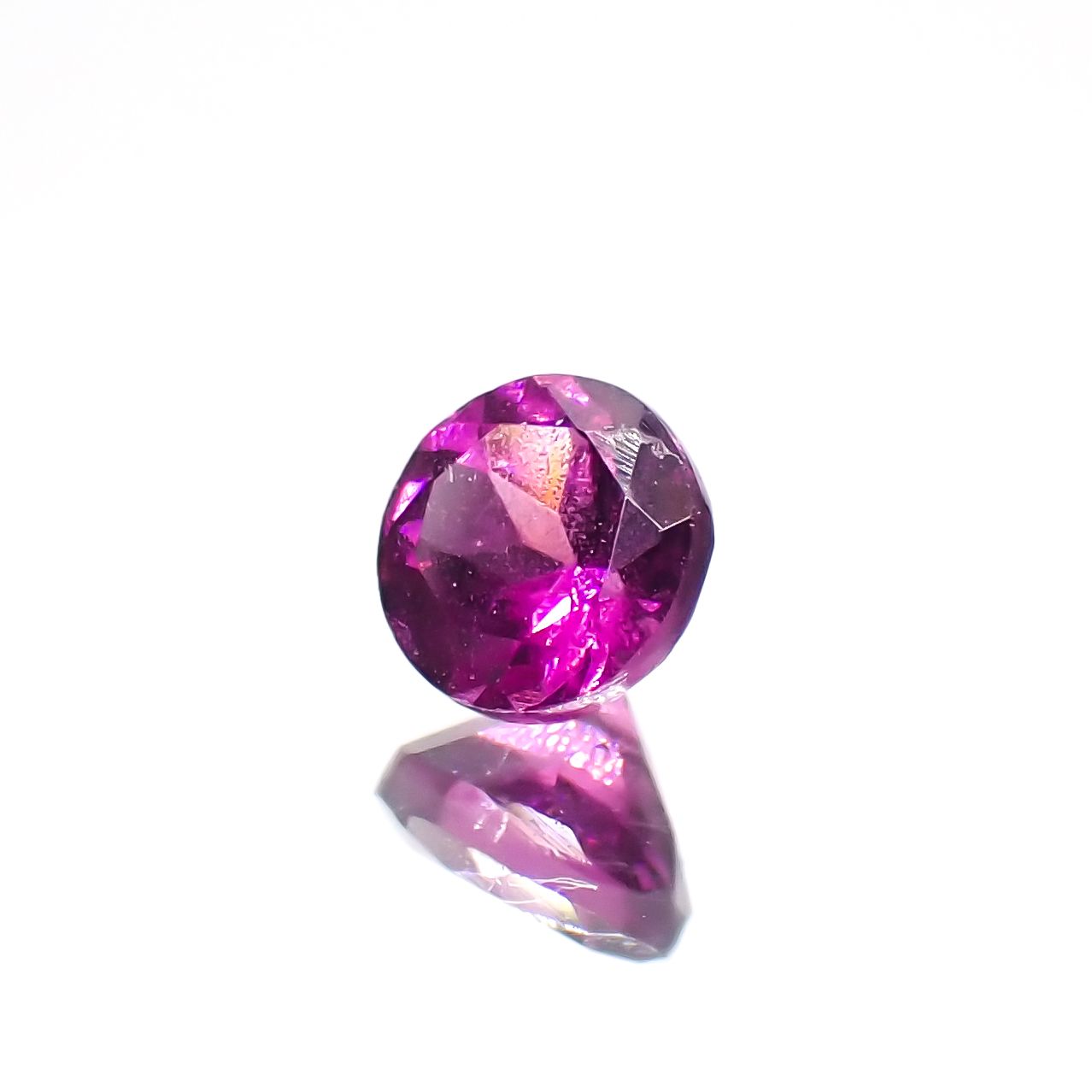 マラヤガーネット(宝石名ガーネット)タンザニア産 0.40ct 識別済[230823051]4x3.9mm前後