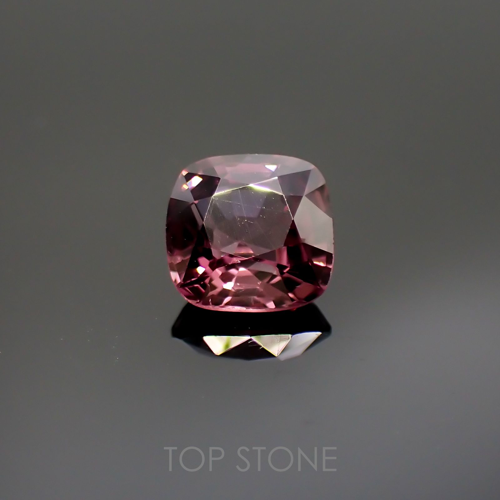 パープルスピネル(宝石名スピネル) ビルマ産 1.64ct 識別済[20128667]7×6.8mm前後