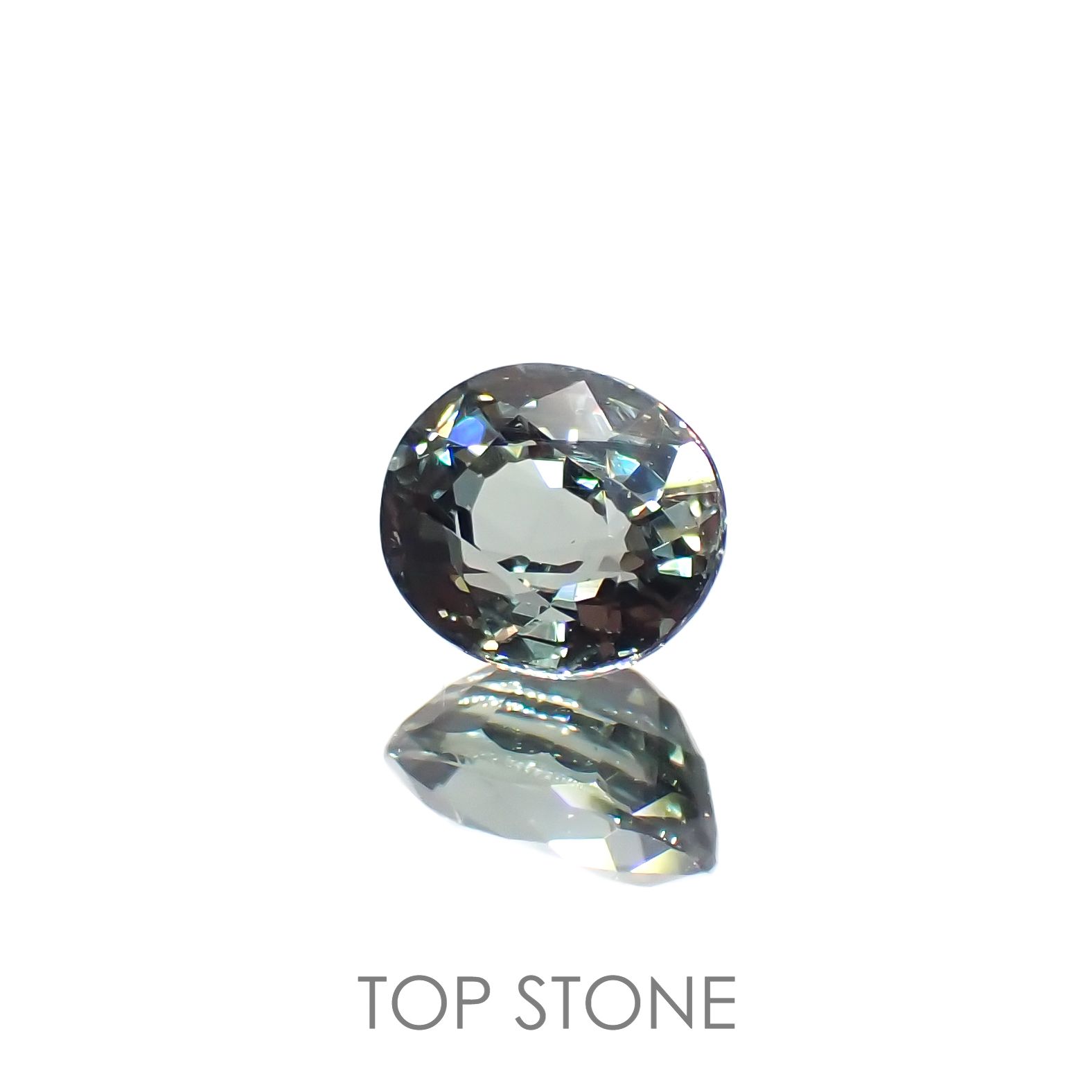 カラーチェンジガーネット アレキタイプ(宝石名ガーネット)マダガスカル・ベキリー産 0.65ct 識別済[220716952]5.3x4.4mm前後
