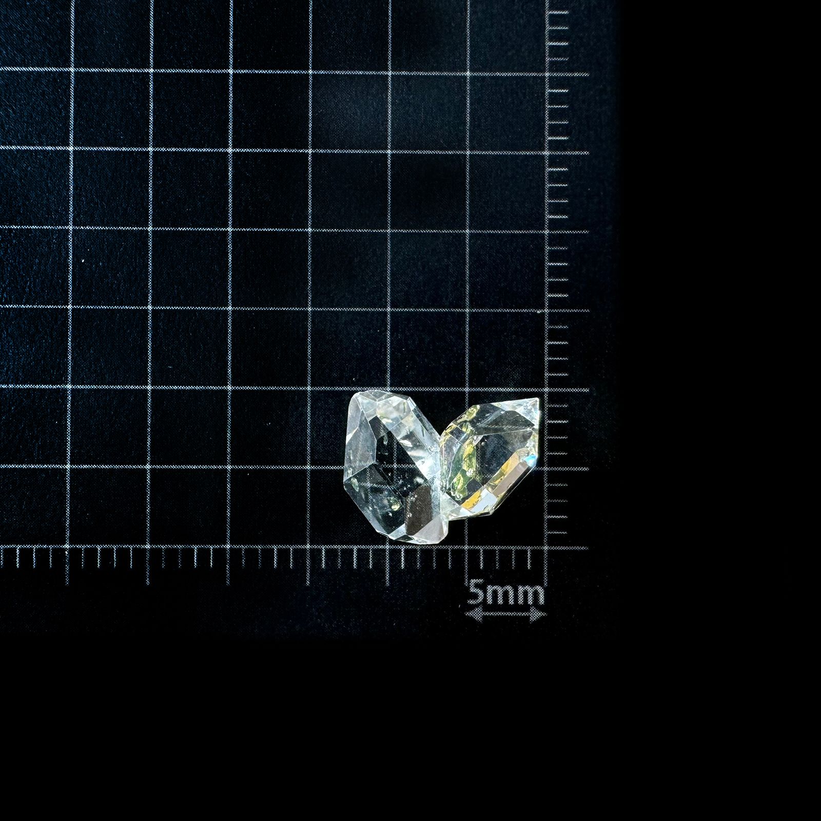 オイルインクォーツ原石 パキスタン産 3.68ct[240828662]12.4x10.4mm前後