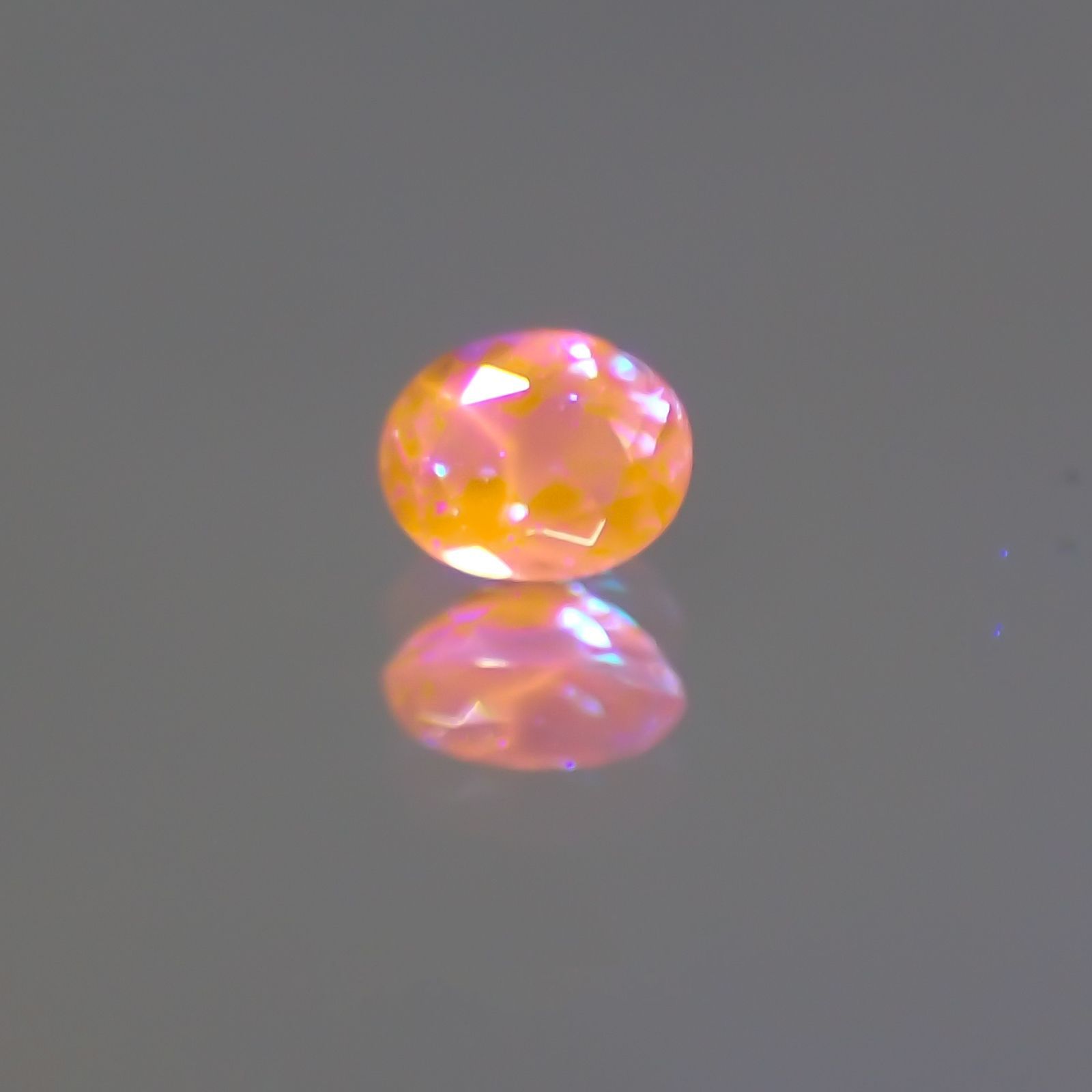 アウイナイト フルオレッセンス(宝石名アウイナイト) ドイツ産 0.102ct ソ付(日独)[210210033]3.3×2.6mm前後