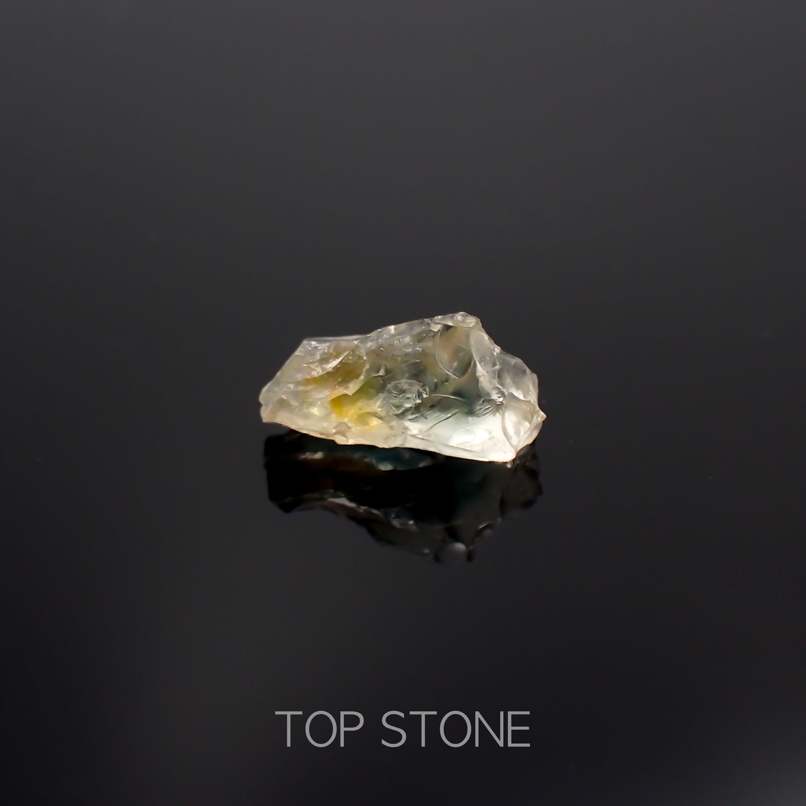 オレゴンサンストーン原石 アメリカ・オレゴン州産 3.83ct[230220418]14.6x7.7mm前後
