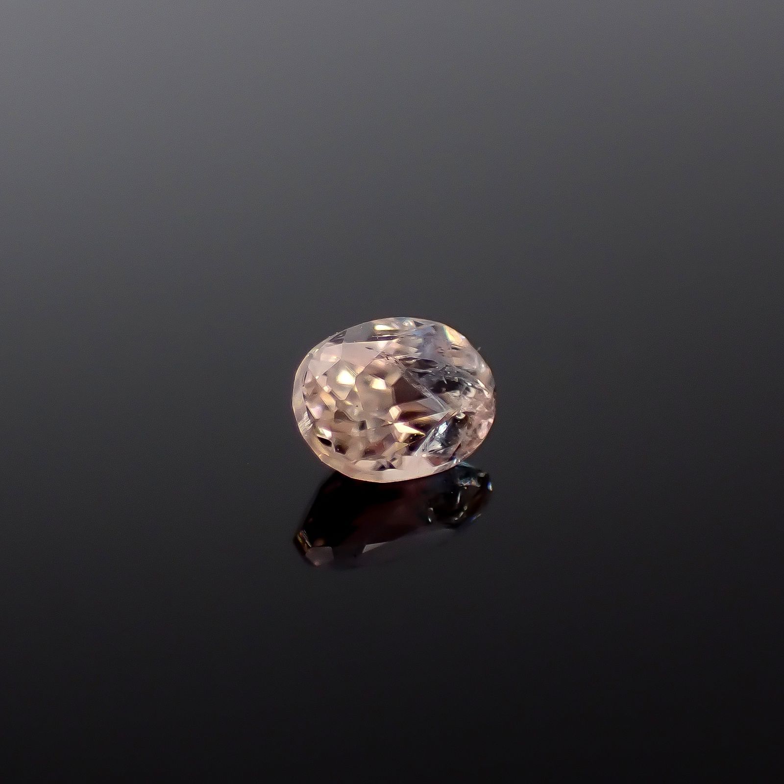 ピンクベニトアイト アメリカ・カリフォルニア州産 0.22ct / 4x3mm前後 [251231478]