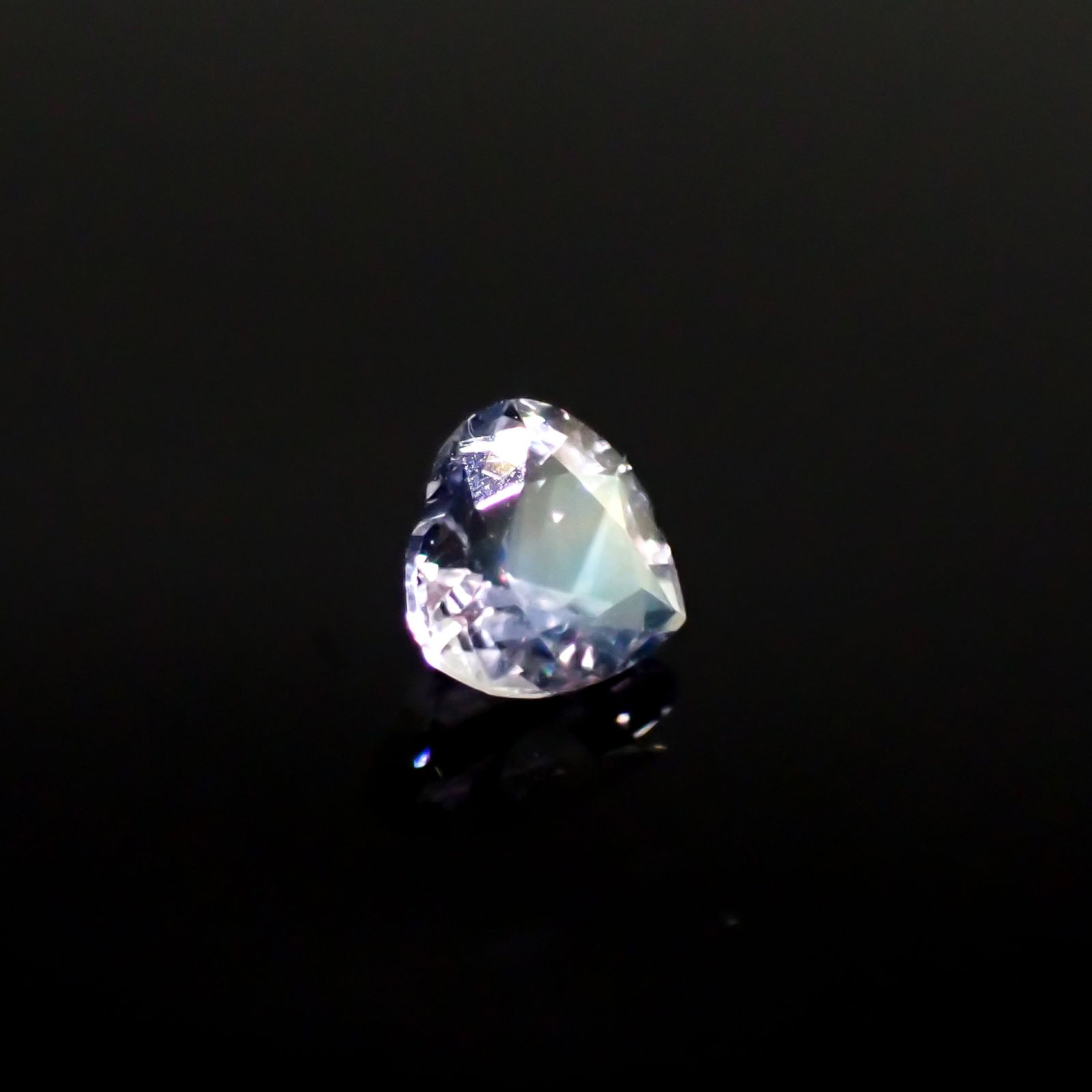 レインボームーンストーン ザンビア産 0.32ct[240828616]4.4x4.5mm前後