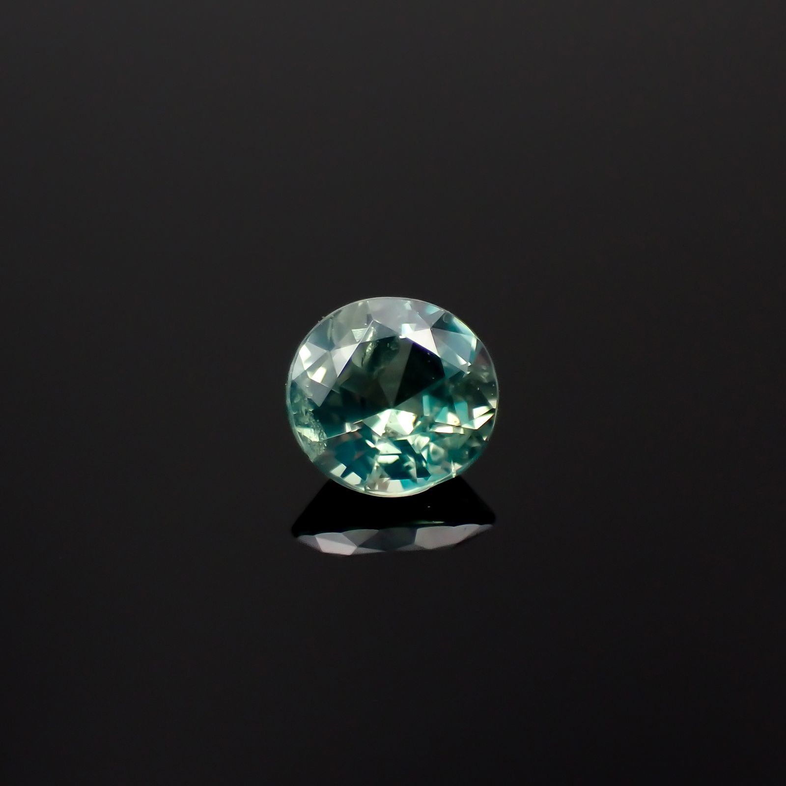 シルキーアレキサンドライト(宝石名アレキサンドライト)ブラジル・ミナスジェライス州ヘマチタ鉱山産 0.18ct 識別済[240527400]3.5x3.5mm前後