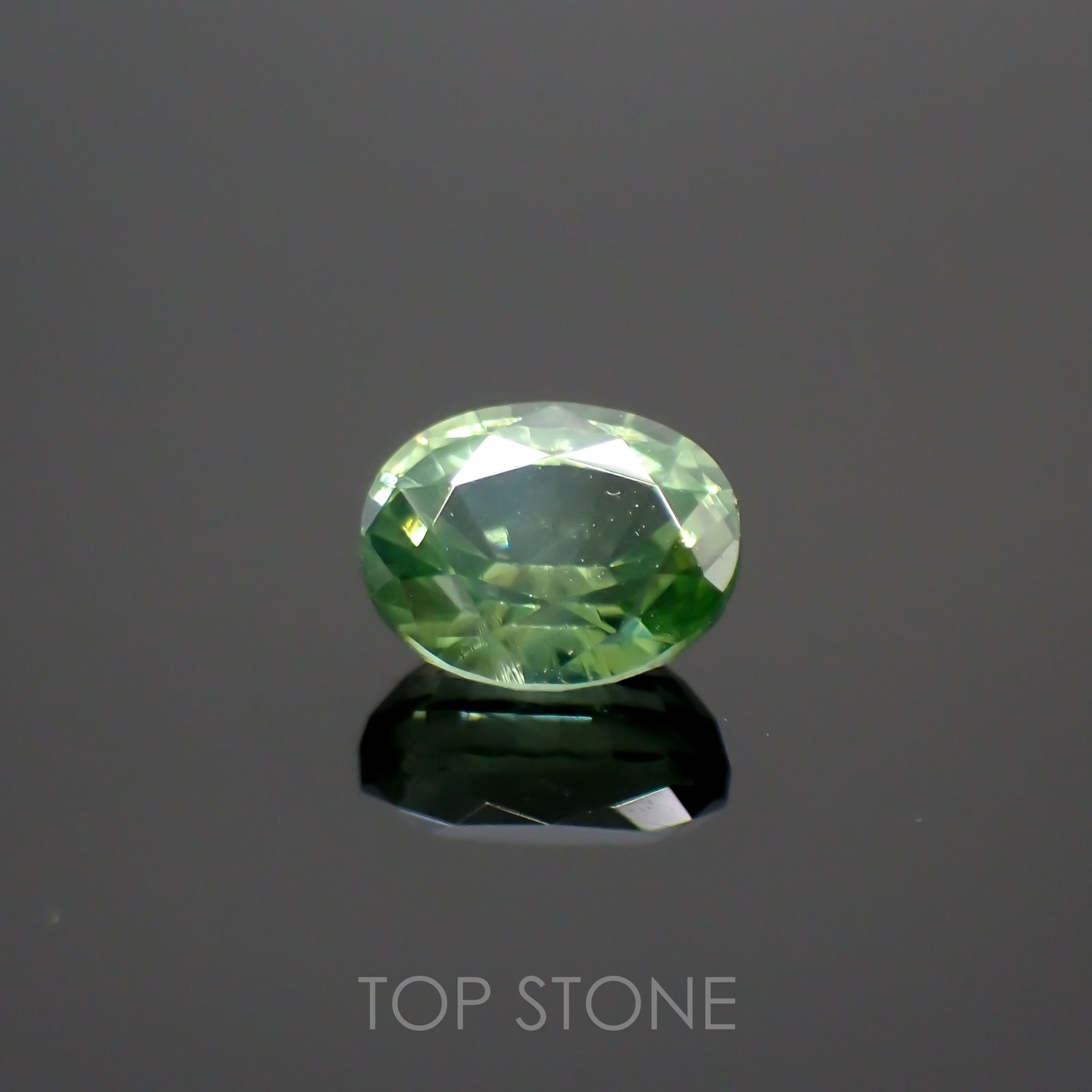 グリーンジルコン(宝石名ジルコン)スリランカ/カンボジア産 0.78ct 識別済[220114889]5.5x4.3mm前後