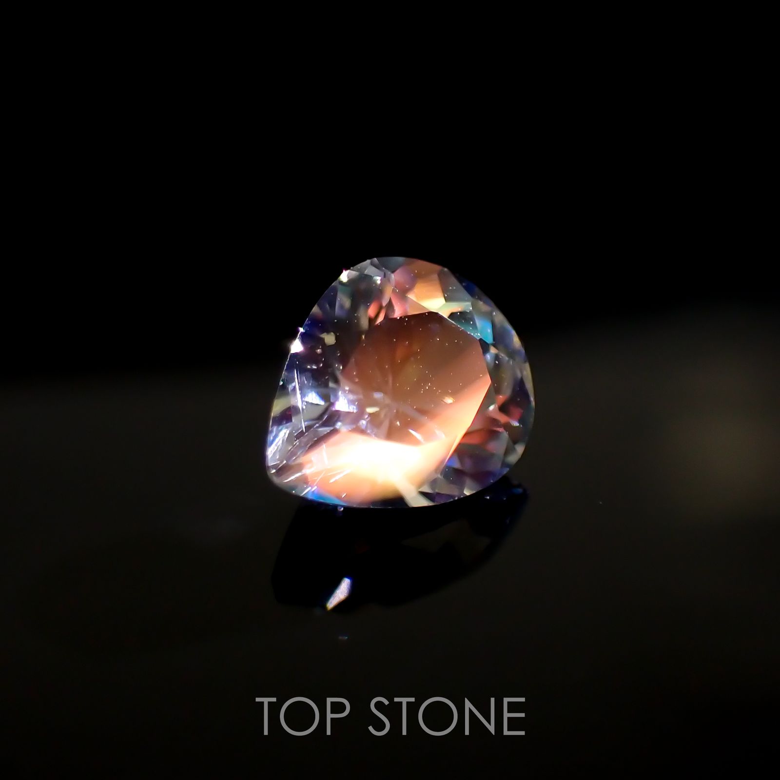 レインボームーンストーン(宝石名ラブラドライト)マダガスカル産 0.7ct 識別済[211113750]6.9x5.6mm前後