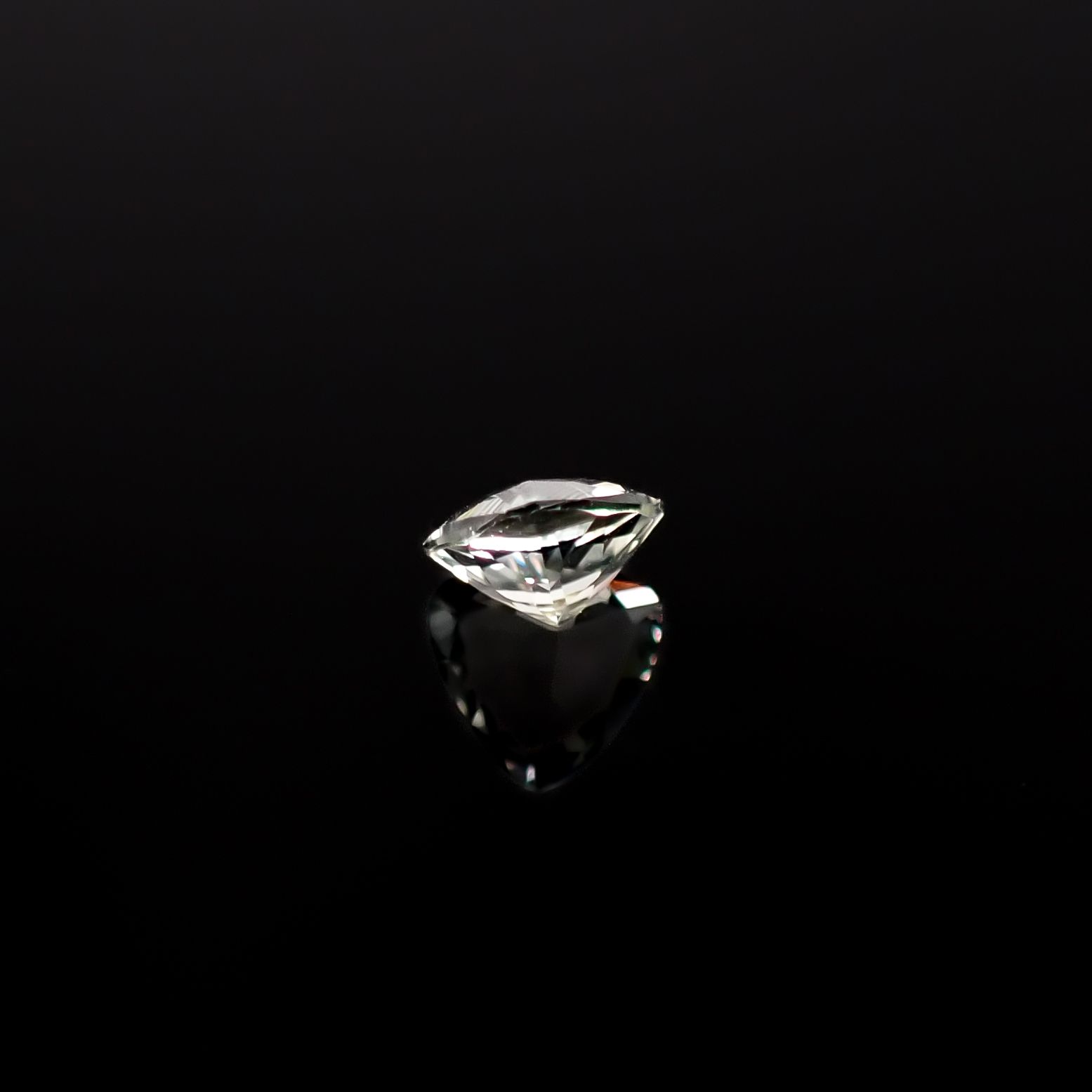 アクロアイト ナイジェリア産 0.29ct / 4.6x4.5mm前後 [251231357]