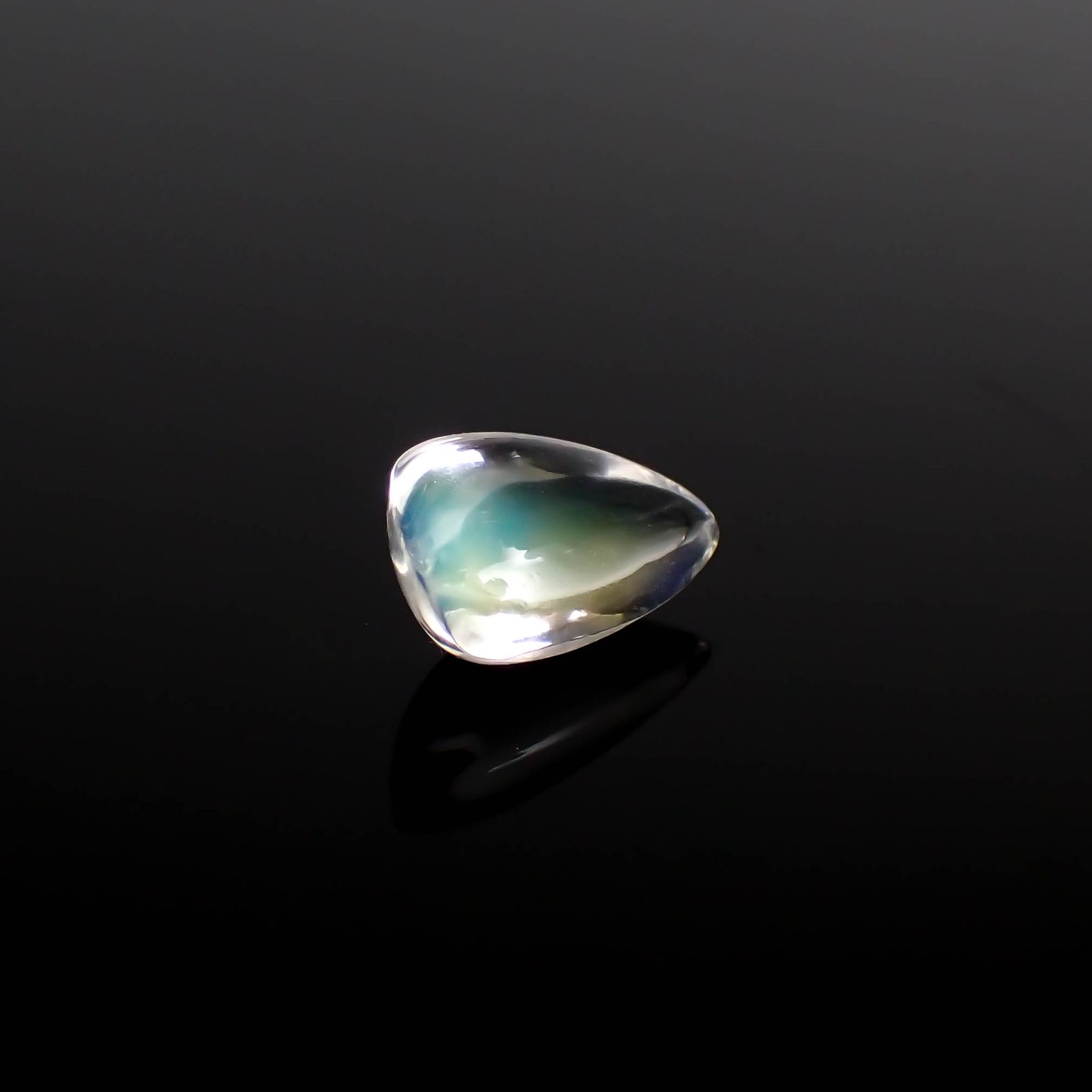 ◇バフカット◇レインボームーンストーン(宝石名ラブラドライト)マダガスカル産 1.340ct ソ付(彩珠)[240427197]9.2x5.6mm前後