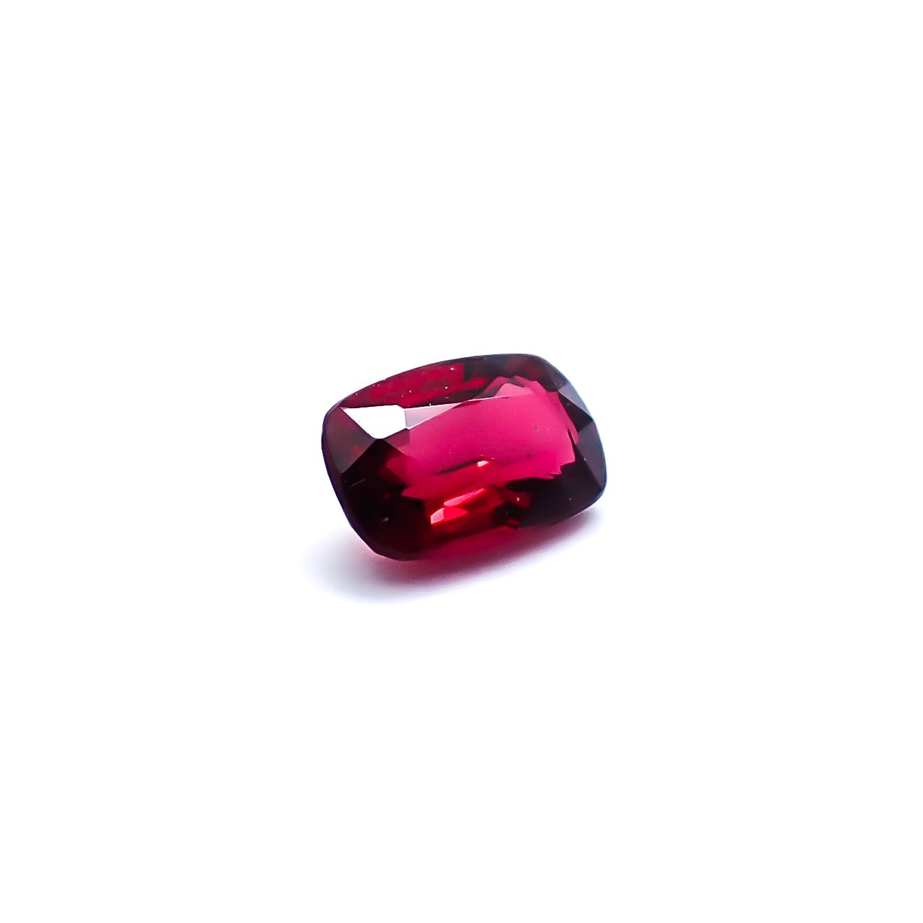 ジェダイスピネル(宝石名スピネル/別名ジェダイスピネル)ビルマ産 GUILD鑑付 0.44ct / 5.4x3.59mm前後 [260732537]